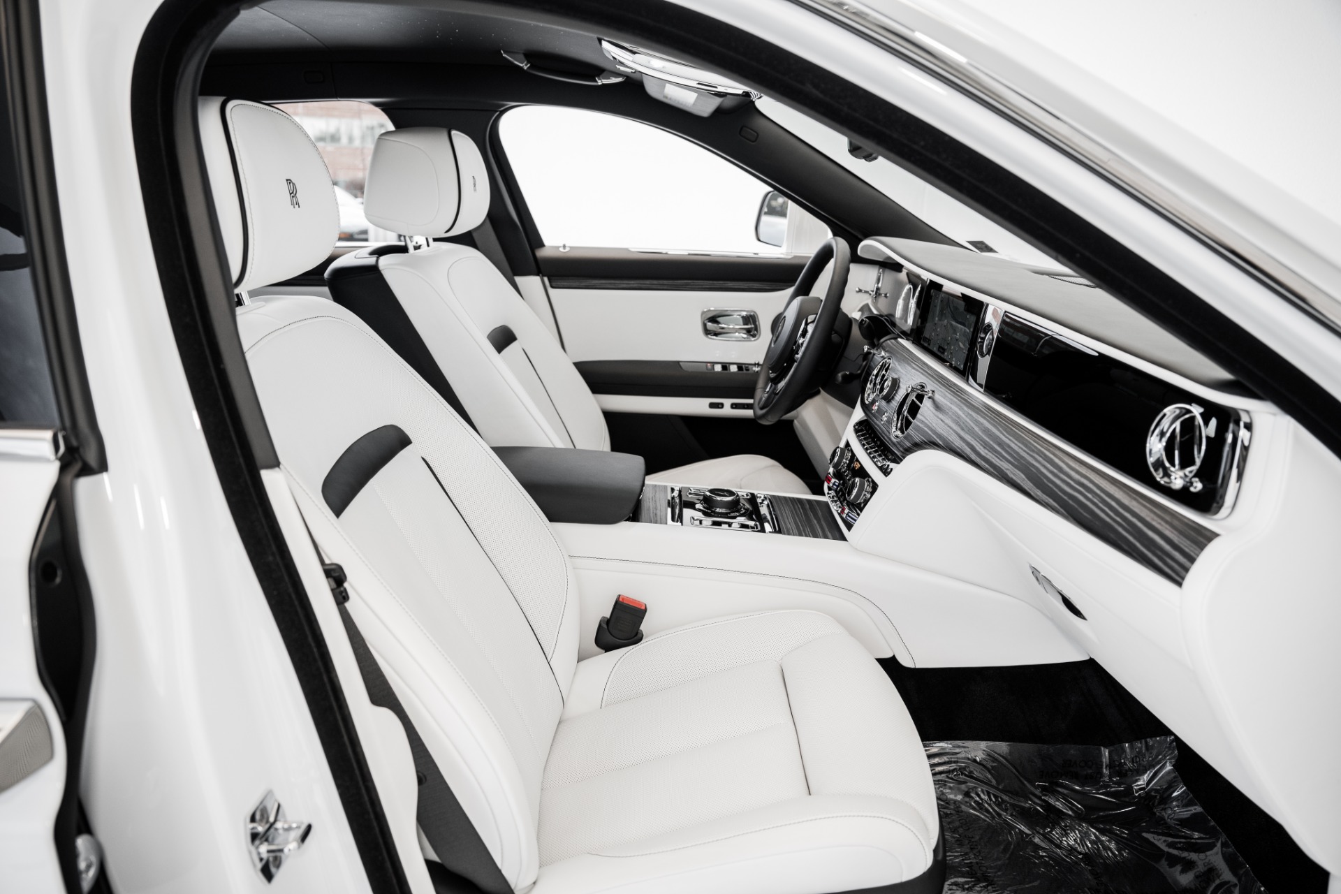Chi tiết Rolls Royce Ghost 2023 kèm giá bán 092023
