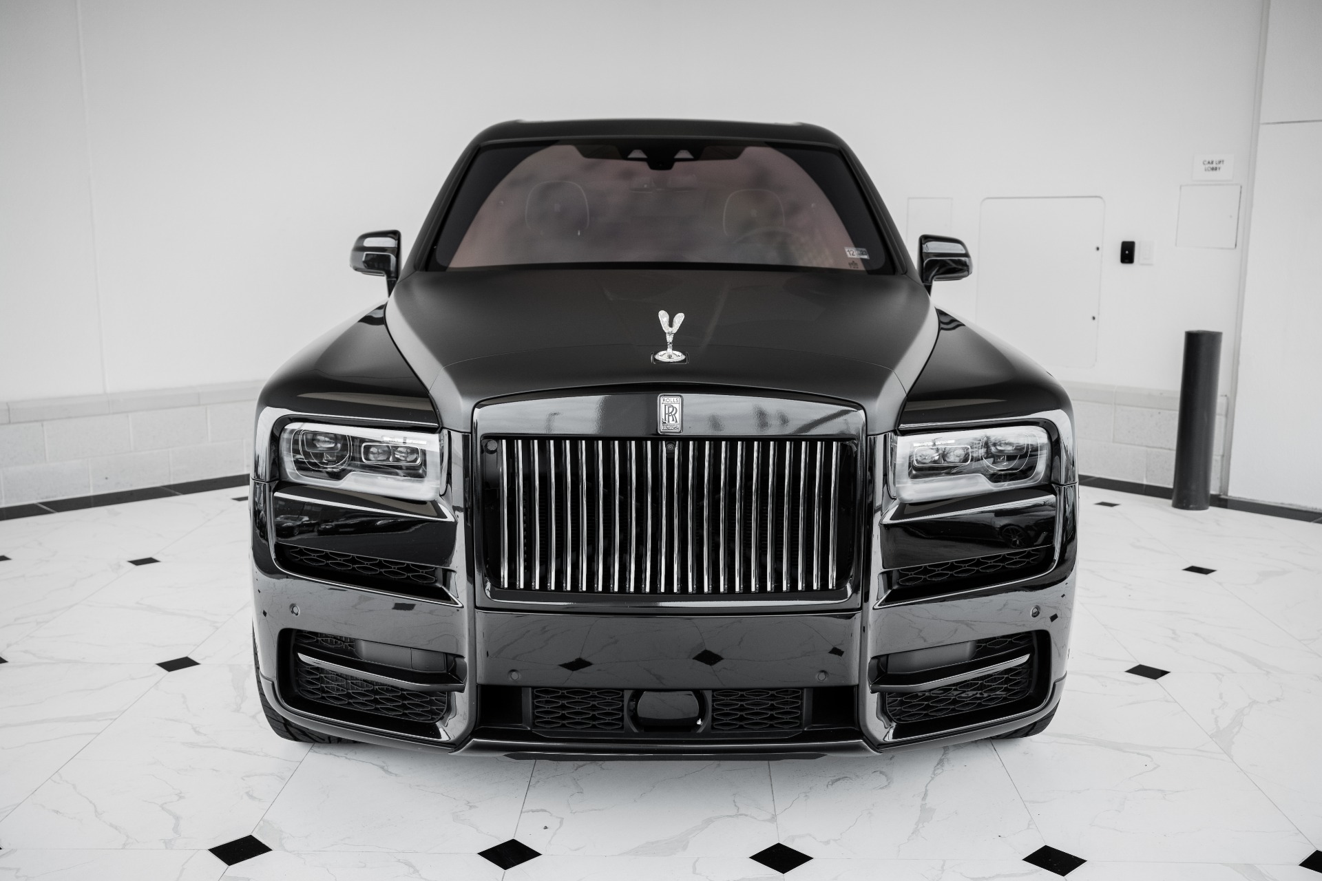 Rolls-Royce Made 30 Attempts To Paint This Bespoke Cullinan