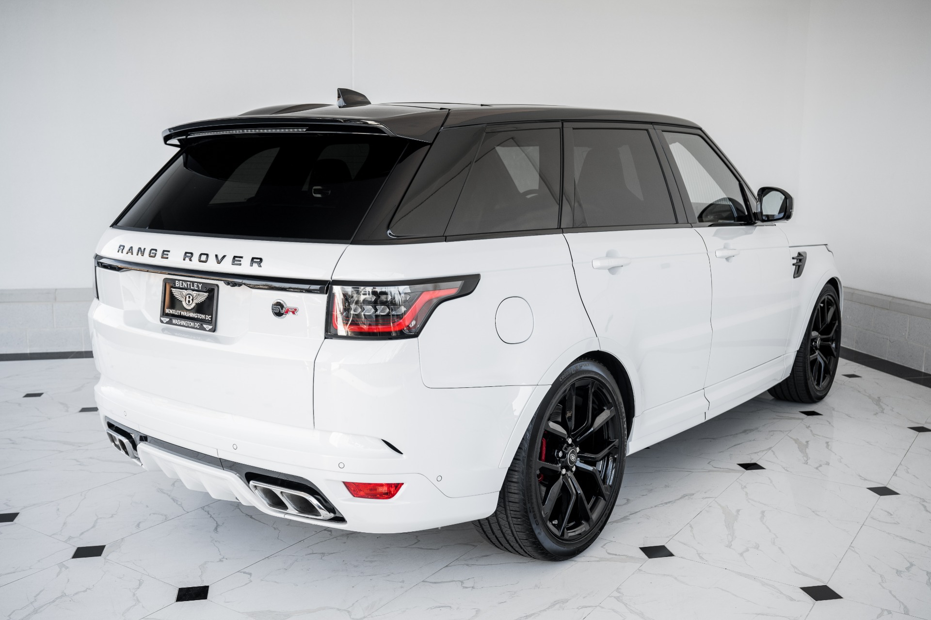 Range Rover Sport 2022 White With Black Rims