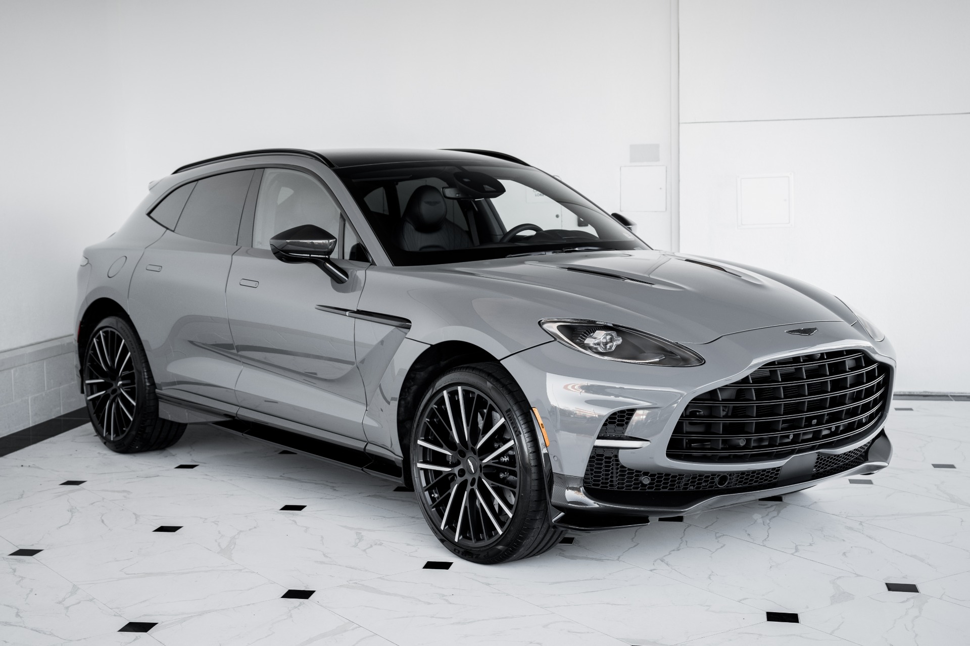 New-2023-Aston-Martin-DBX-707-
