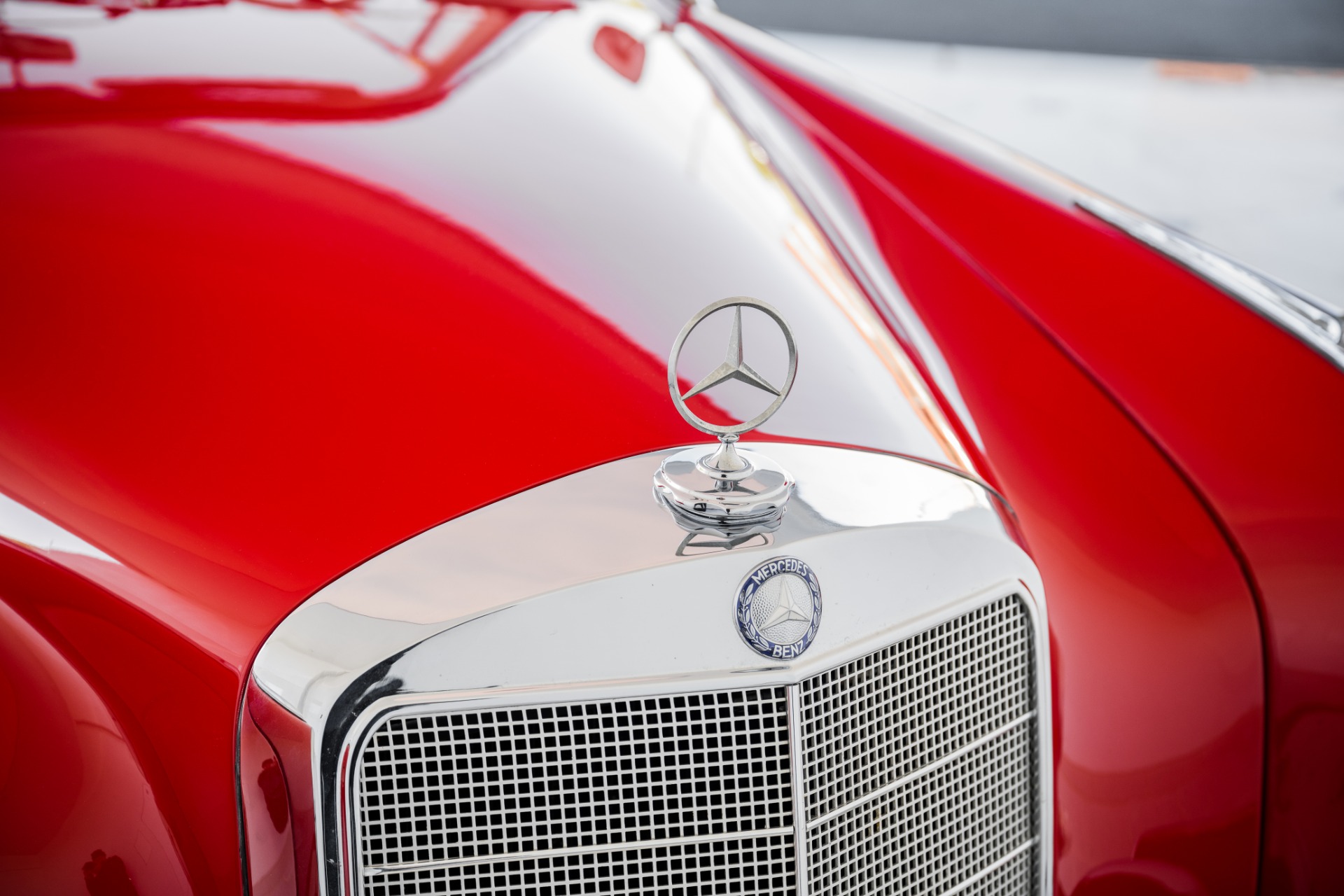 Mercedes Benz 220 SE Cabriolet Miniature Vitesse 1/43 - Ivoire Et Rouge (Ref 28627)