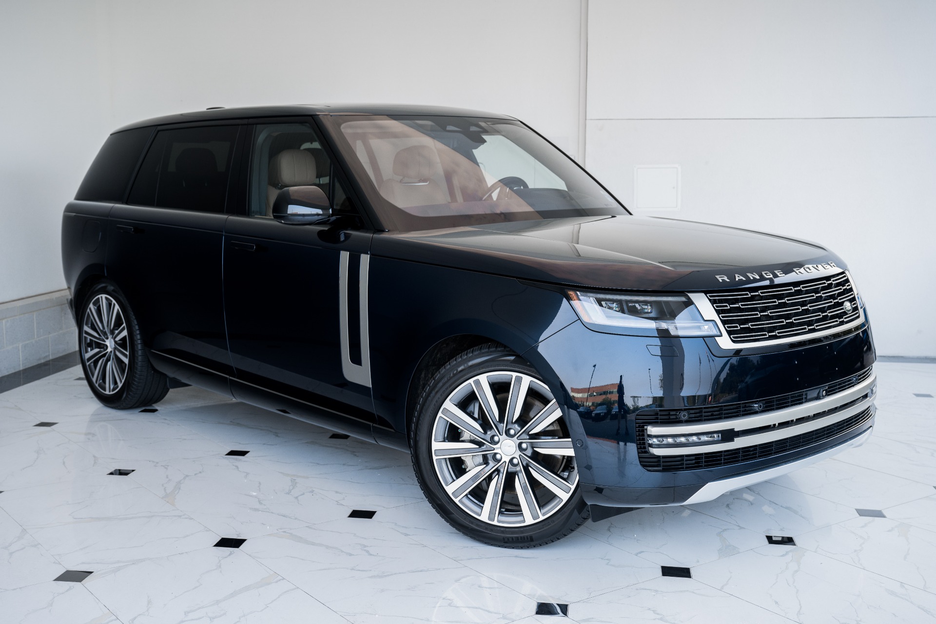 Used 2023 Land Rover Range Rover P530 SE For Sale (Sold)