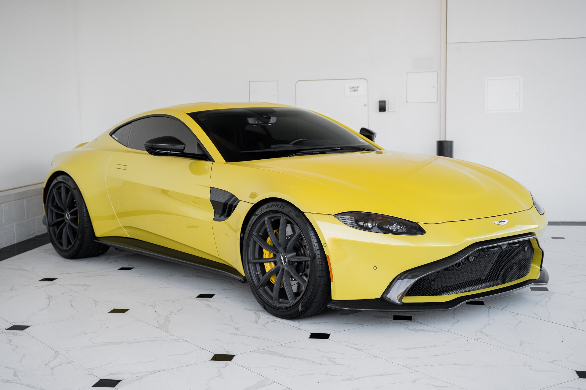 Used-2019-Aston-Martin-Vantage