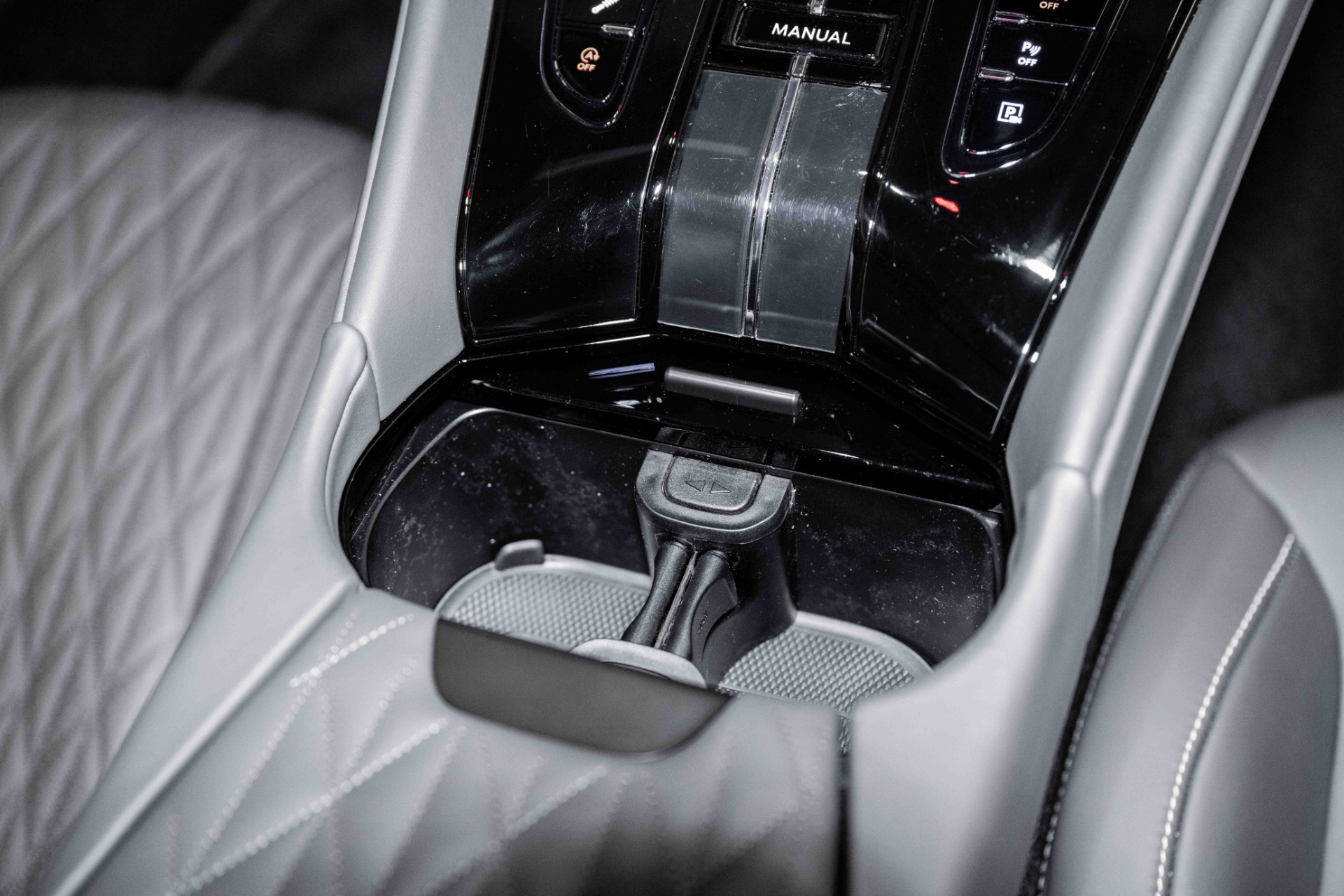 2024 Aston Martin DB12 AM5 photo 28