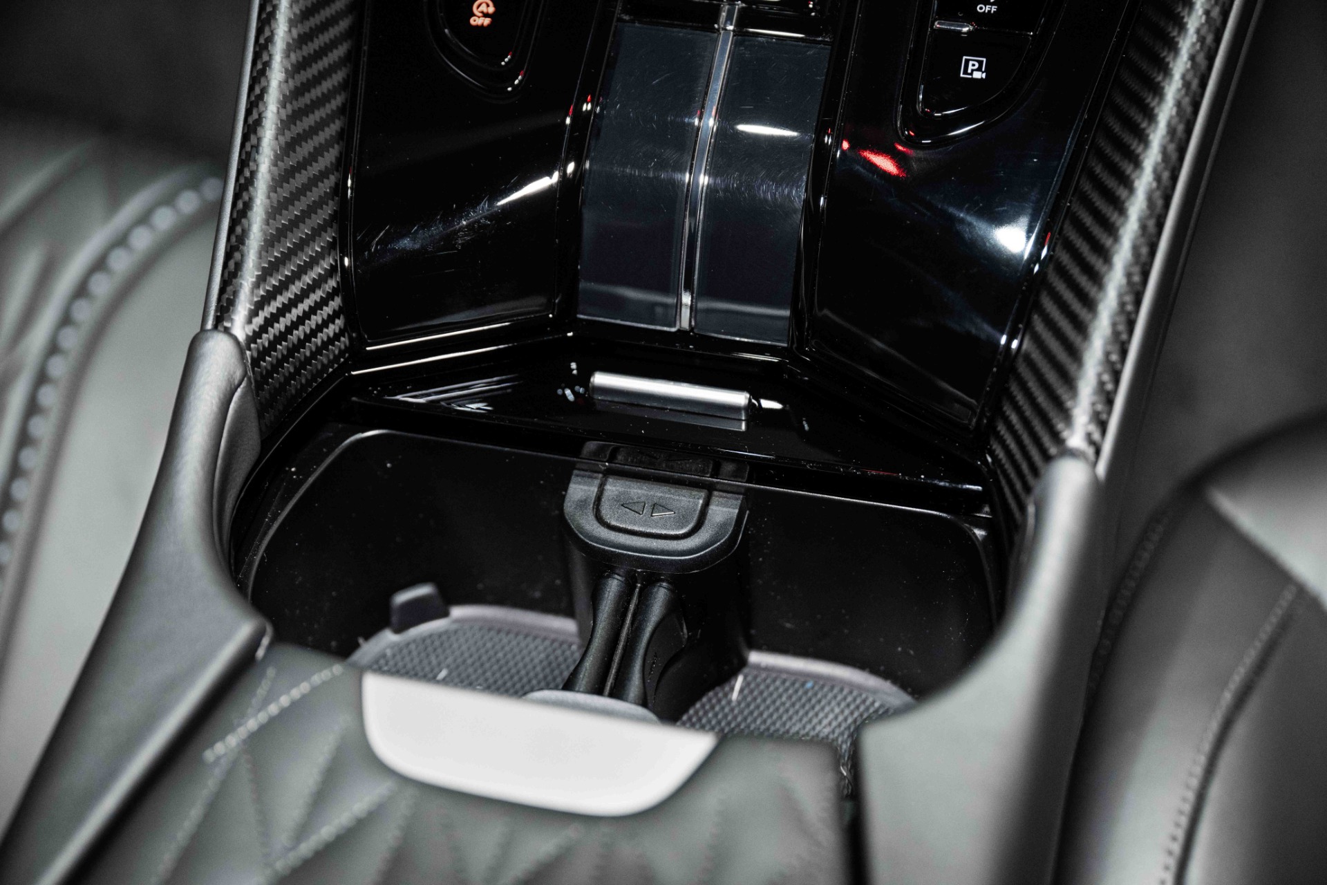 2024 Aston Martin DB12 AM5 photo 28