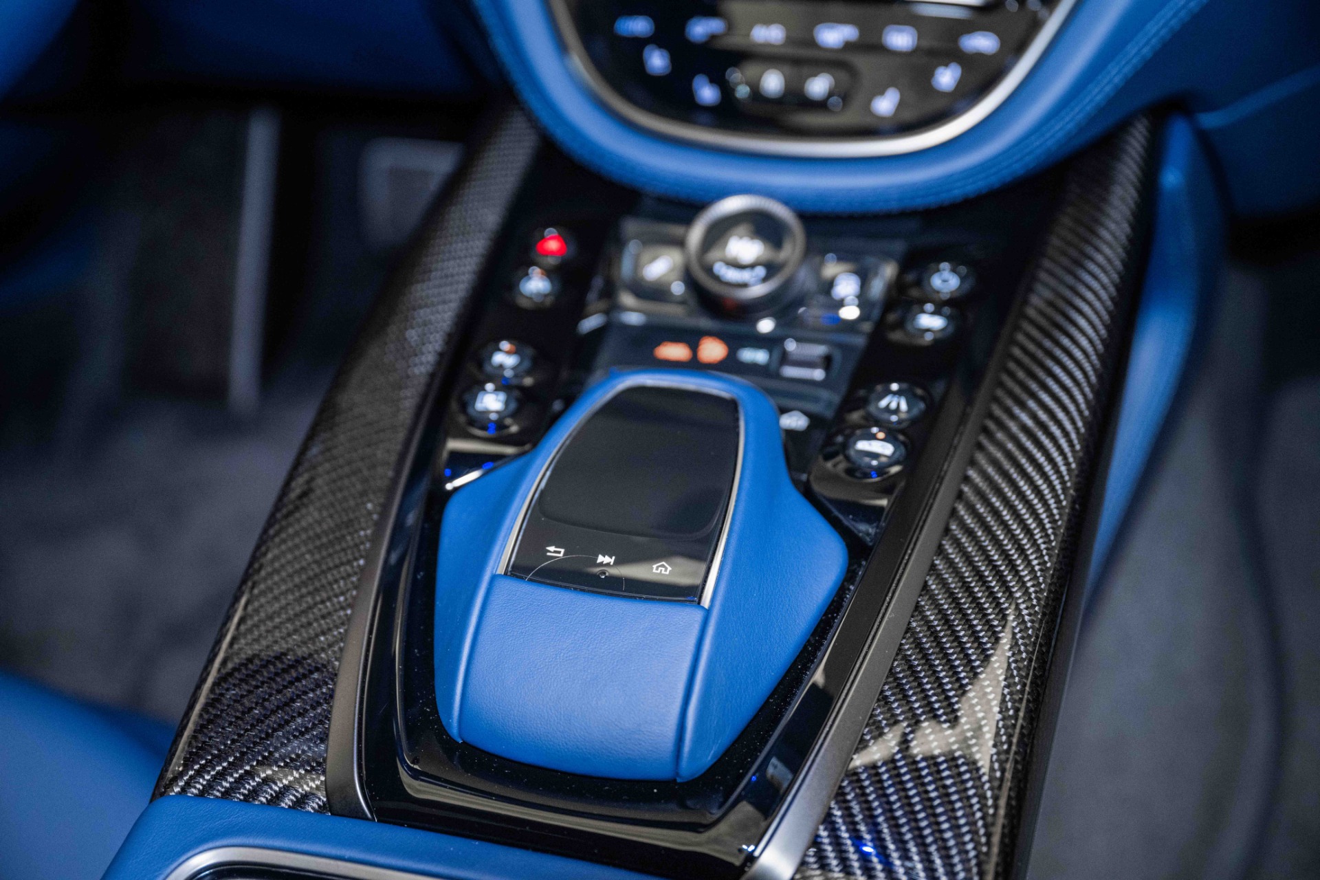2024 Aston Martin DBX DBX707 photo 30