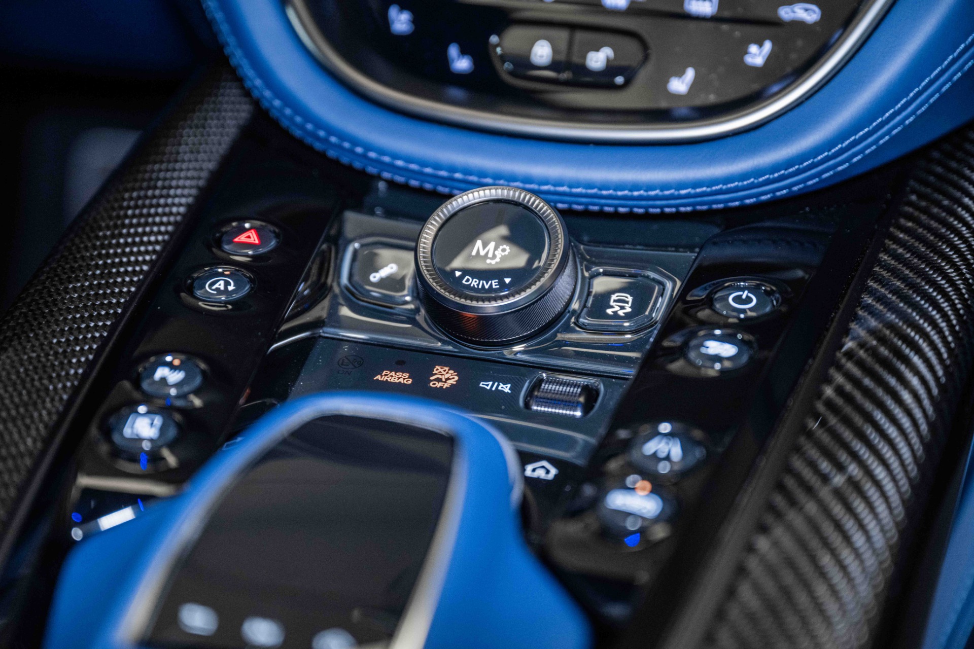 2024 Aston Martin DBX DBX707 photo 32