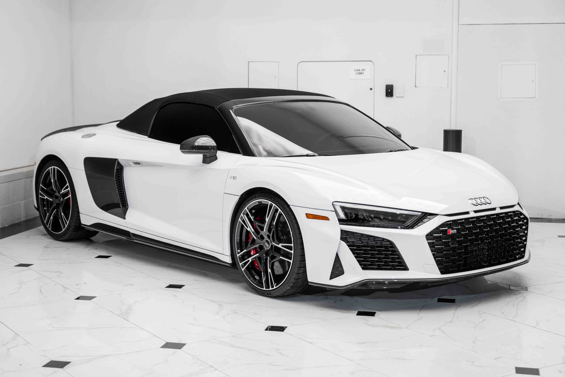 Audi R8 Spyder White Interior
