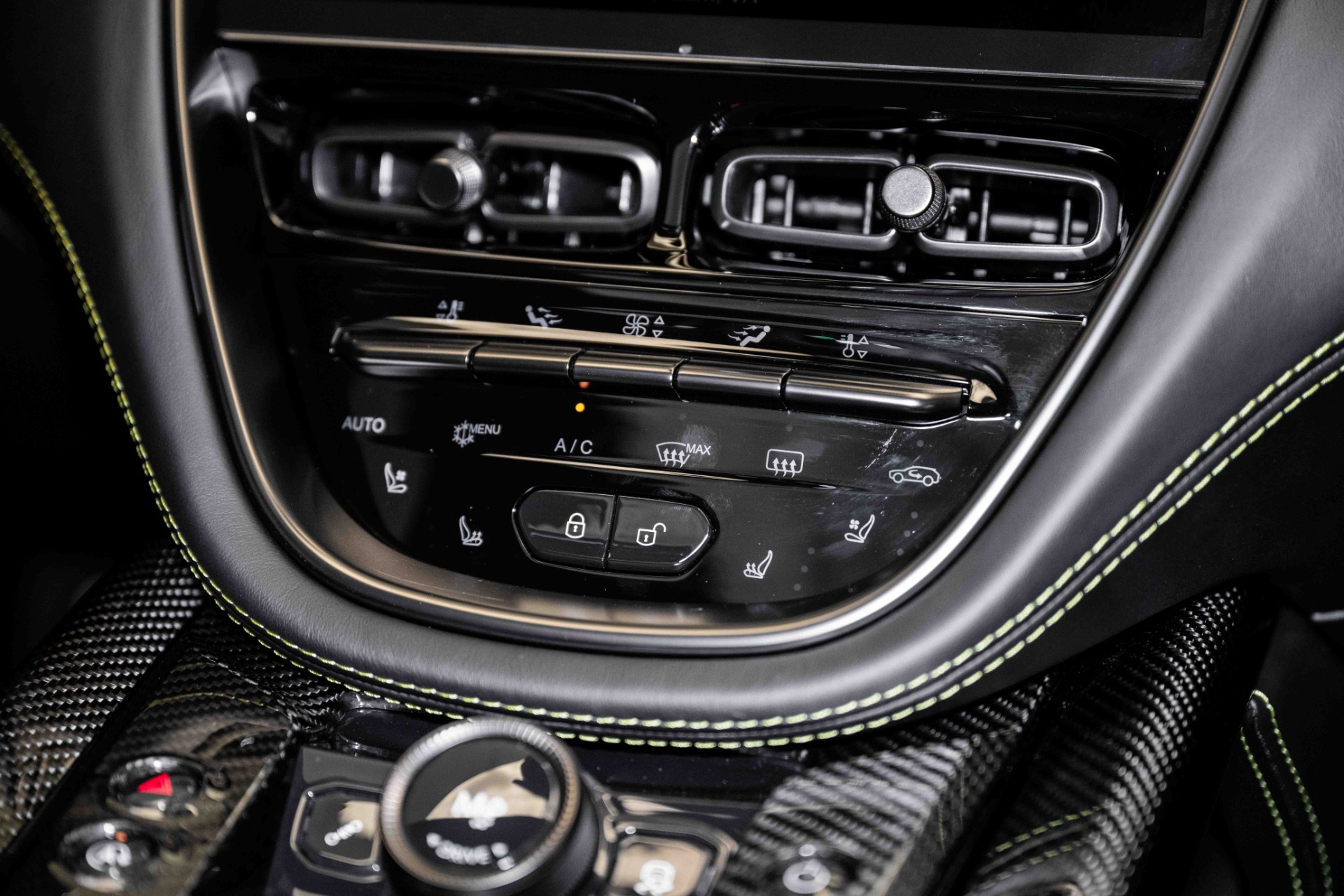 2024 Aston Martin DBX DBX707 photo 32