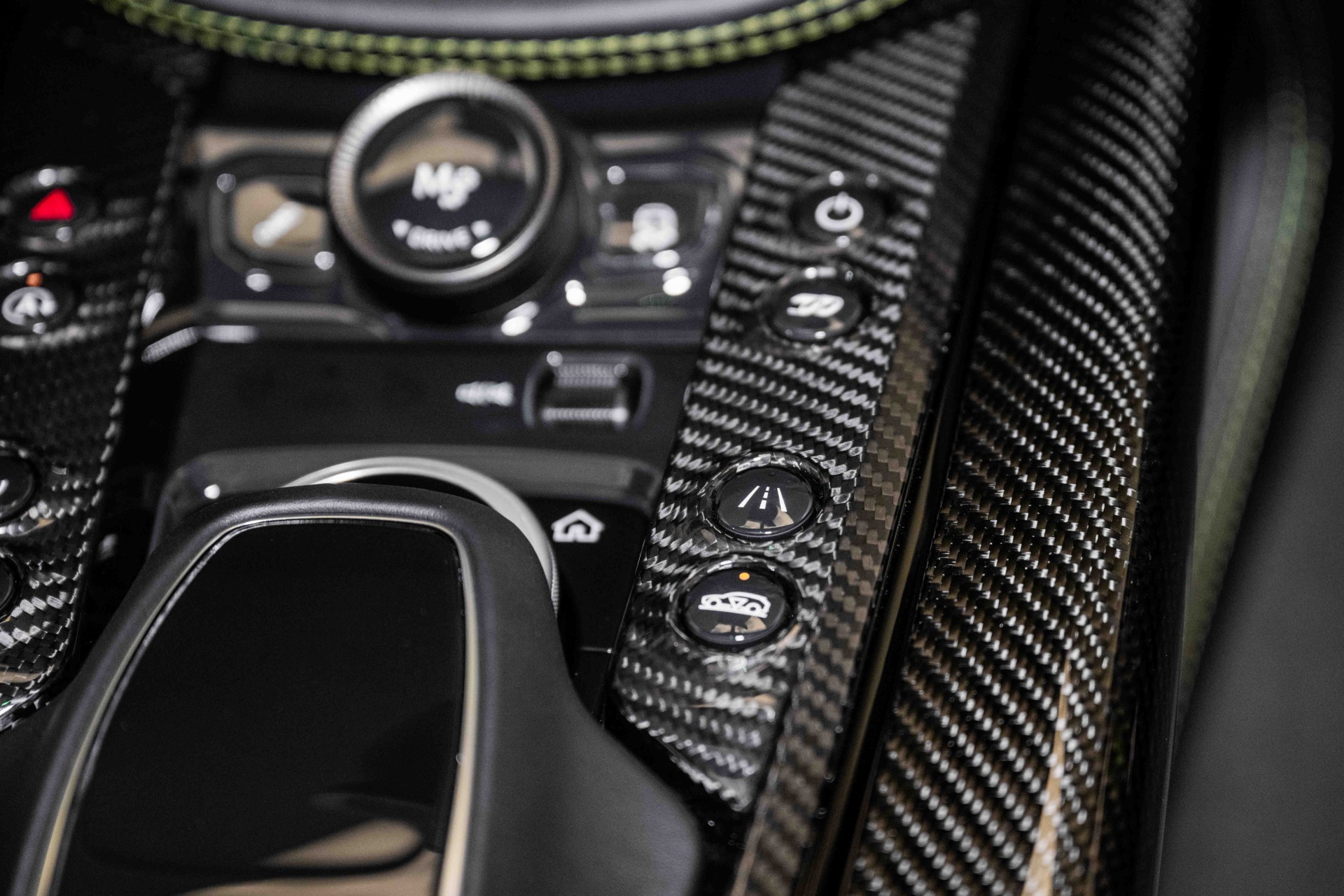 2024 Aston Martin DBX DBX707 photo 35