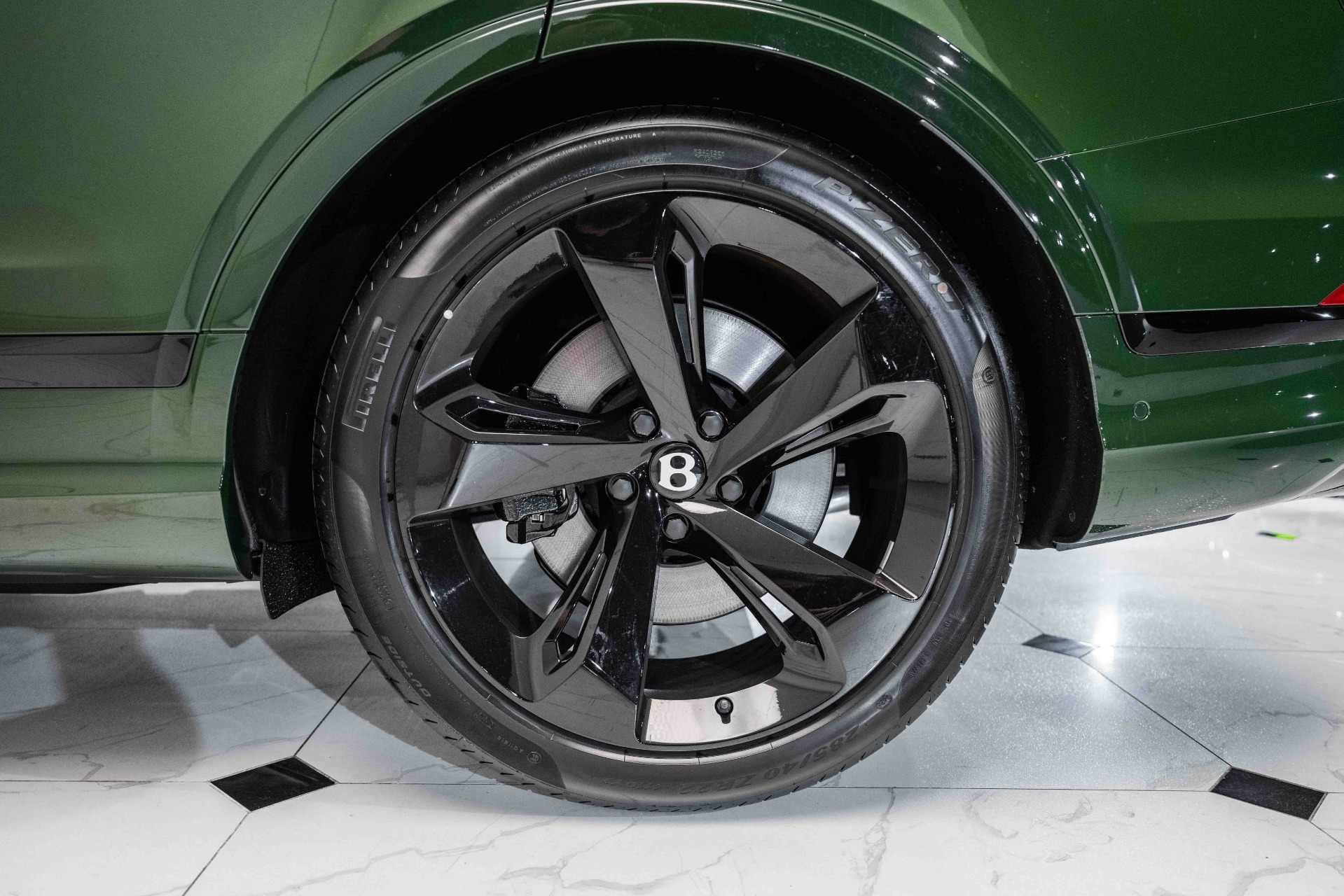 2024 Bentley Bentayga EWB Azure V8 photo 11