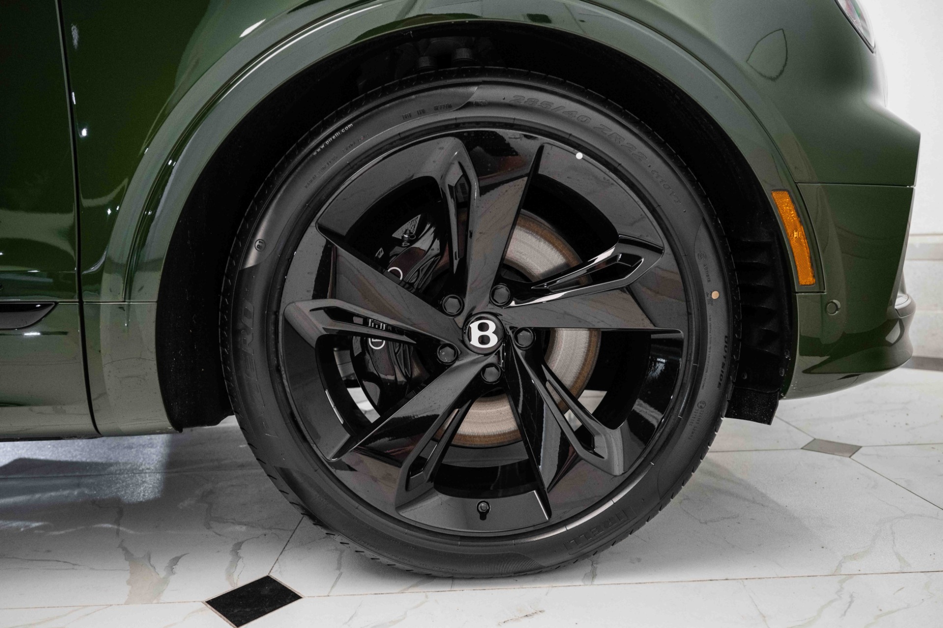 2024 Bentley Bentayga EWB Azure V8 photo 13