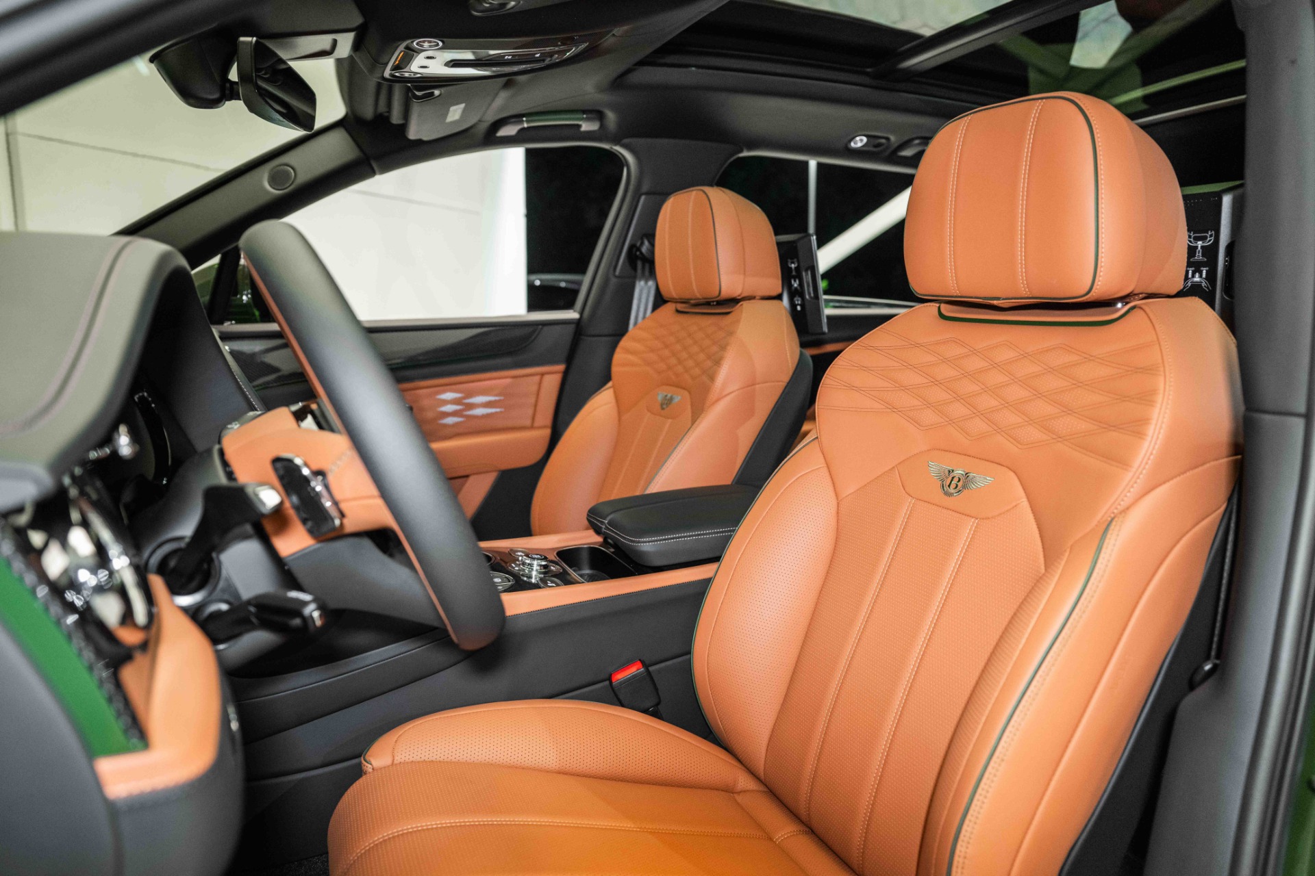 2024 Bentley Bentayga EWB Azure V8 photo 16