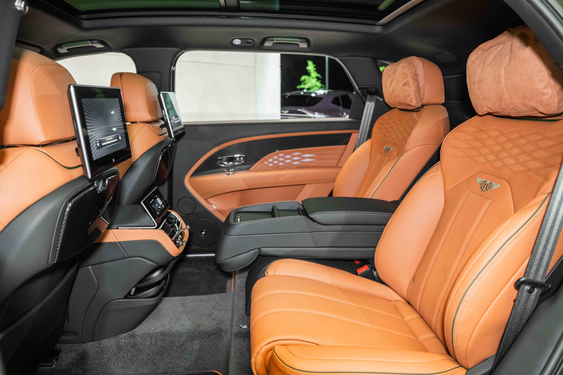 2024 Bentley Bentayga EWB Azure V8 photo 17