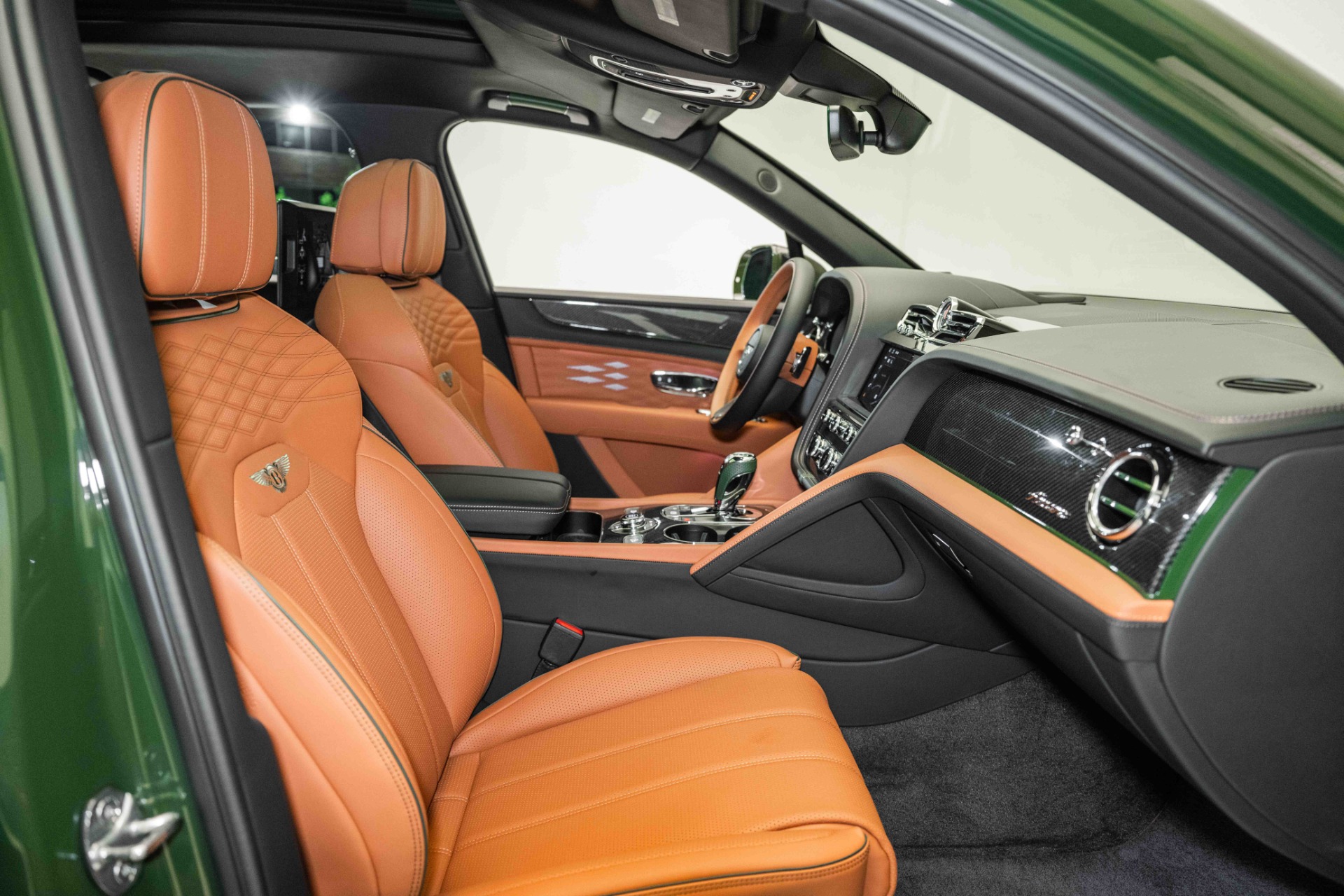 2024 Bentley Bentayga EWB Azure V8 photo 2
