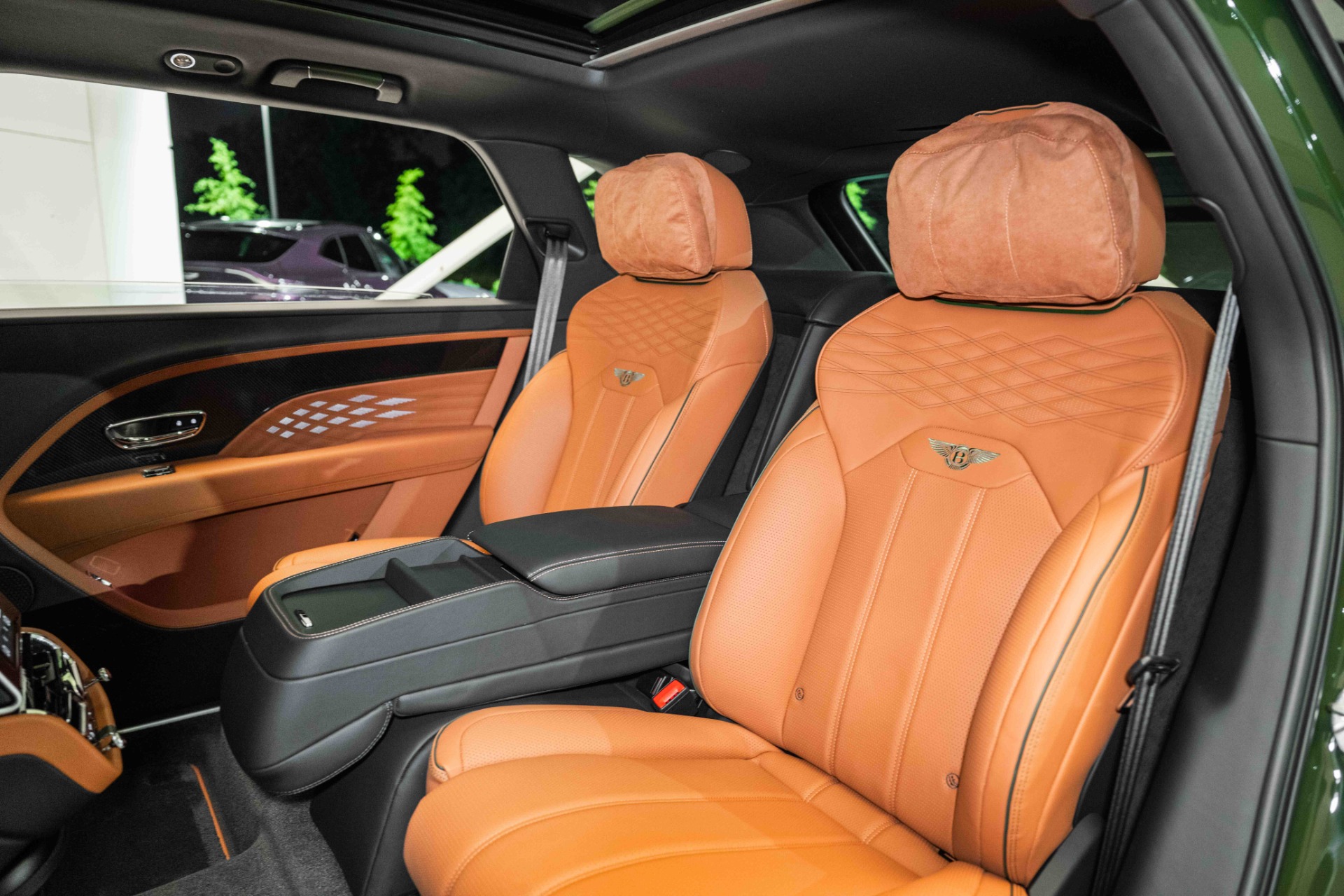 2024 Bentley Bentayga EWB Azure V8 photo 19