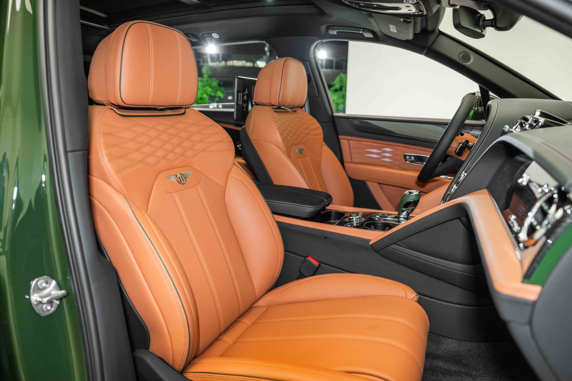 2024 Bentley Bentayga EWB Azure V8 photo 27
