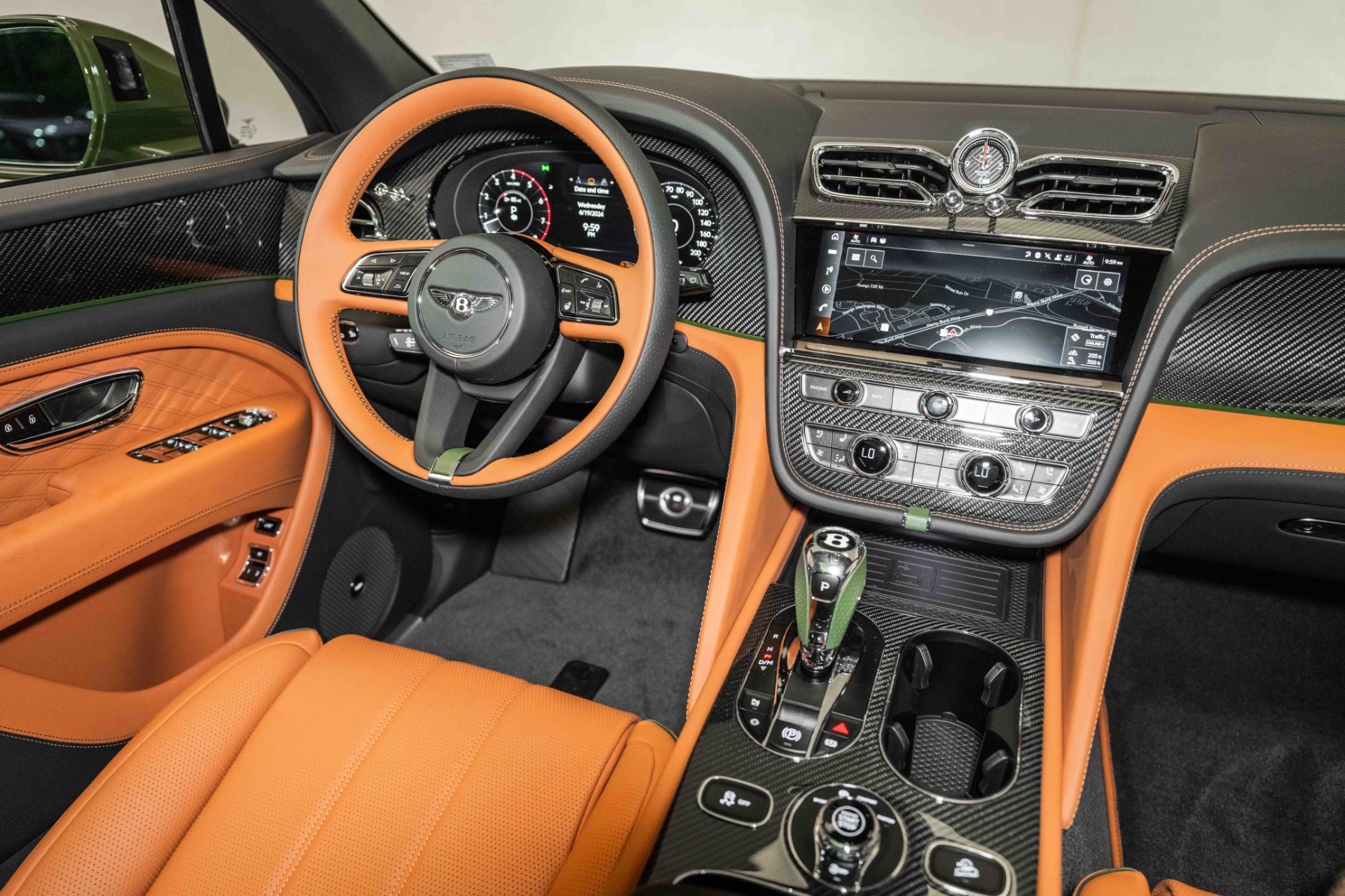2024 Bentley Bentayga EWB Azure V8 photo 28