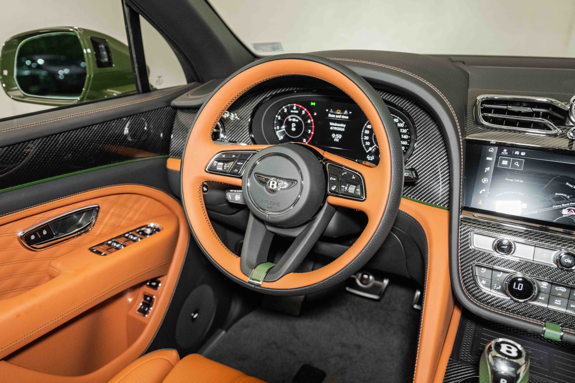 2024 Bentley Bentayga EWB Azure V8 photo 30