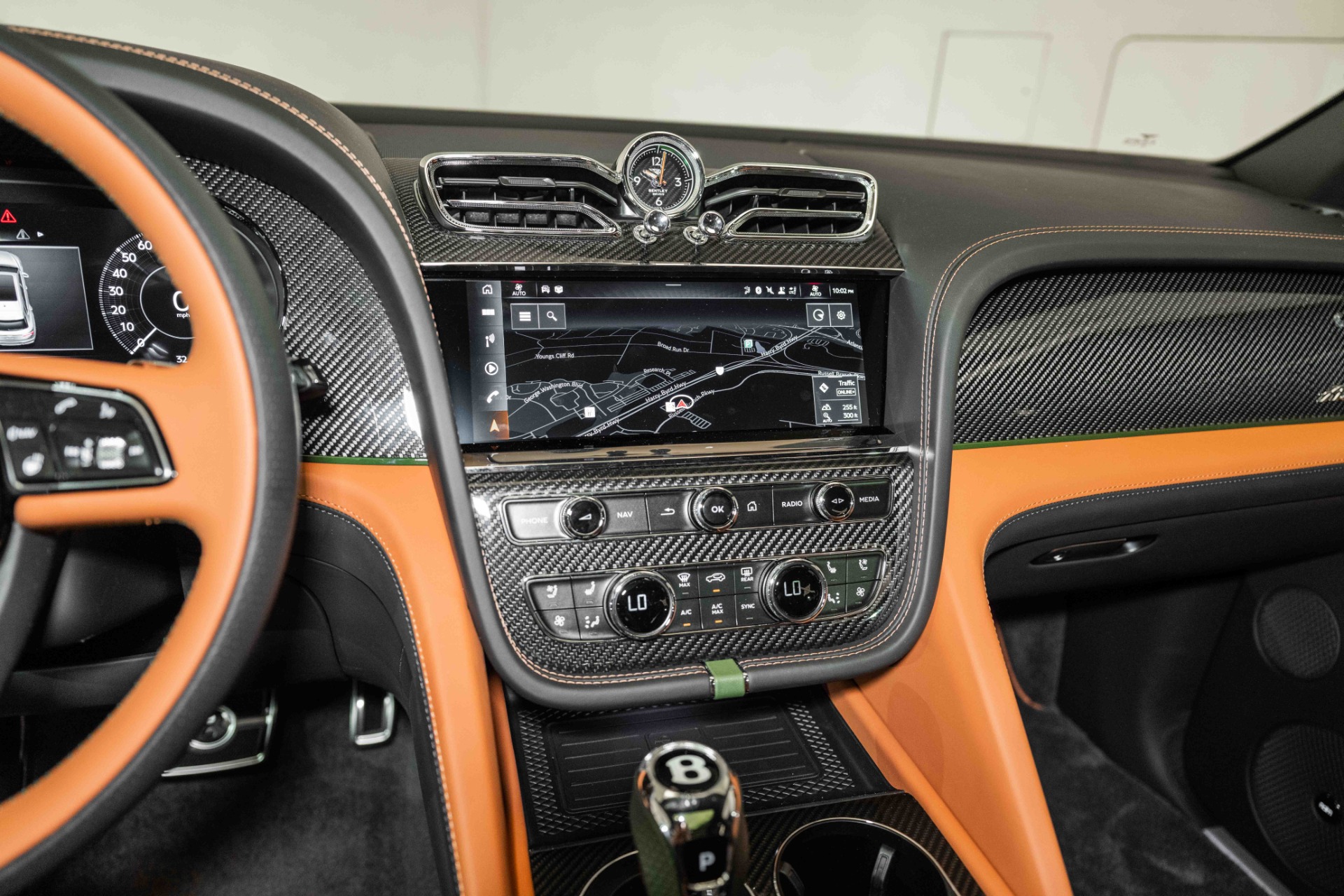 2024 Bentley Bentayga EWB Azure V8 photo 31