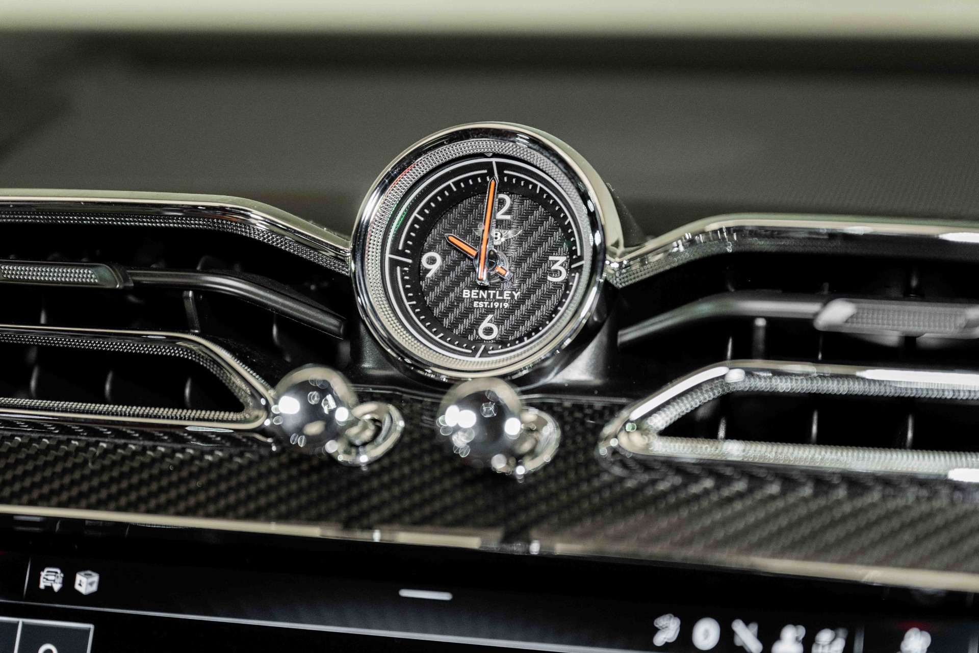 2024 Bentley Bentayga EWB Azure V8 photo 34