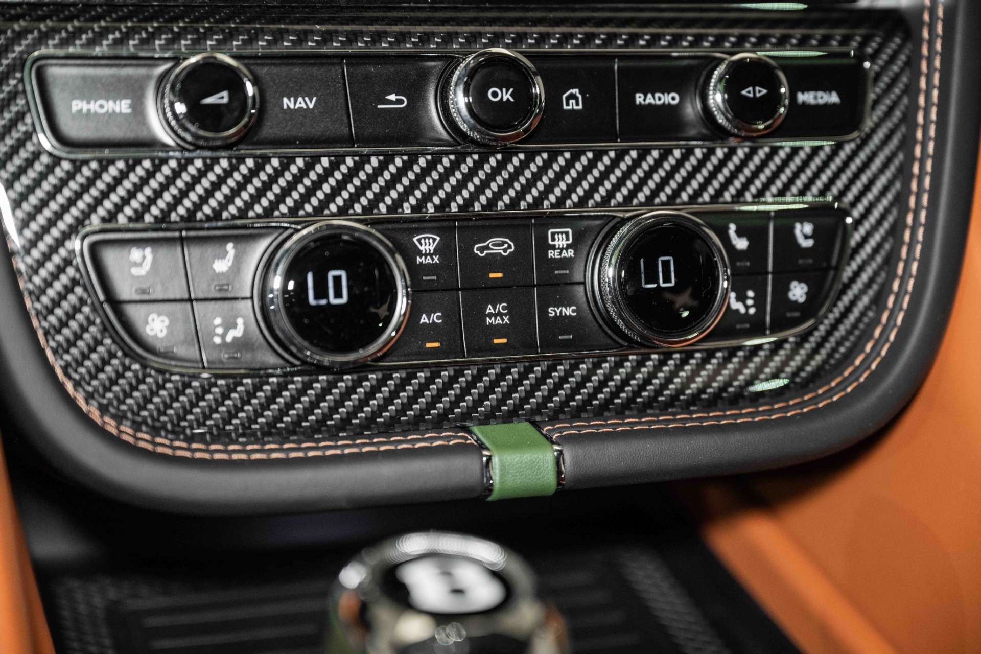 2024 Bentley Bentayga EWB Azure V8 photo 39