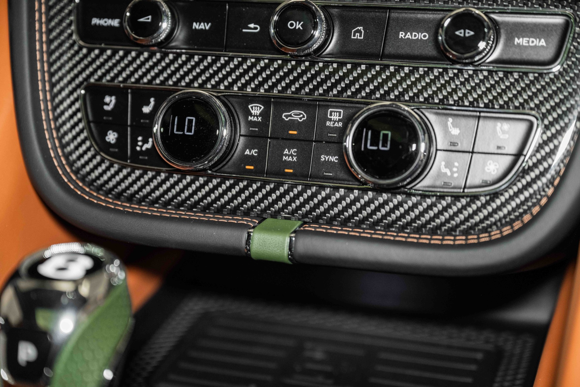 2024 Bentley Bentayga EWB Azure V8 photo 40