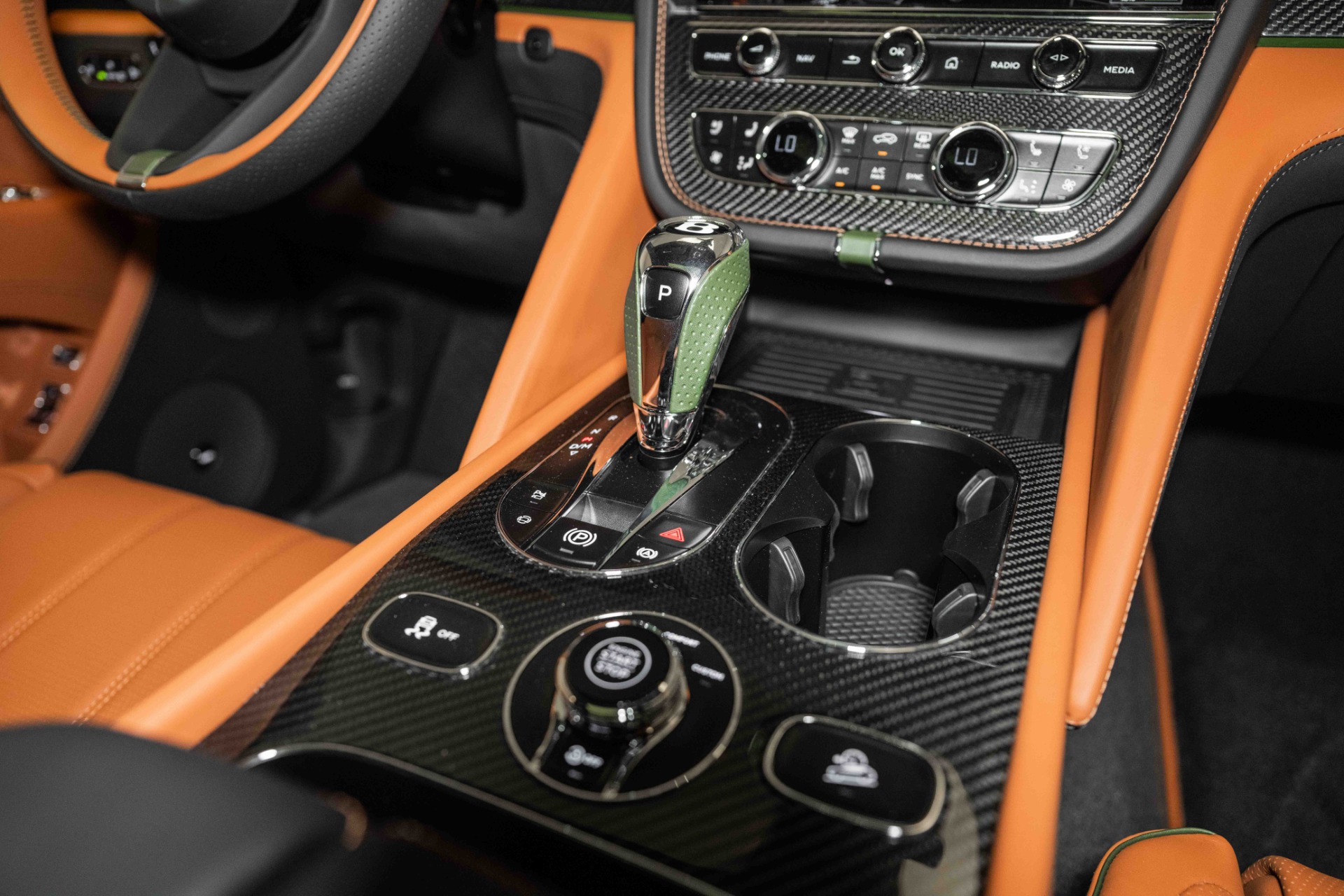 2024 Bentley Bentayga EWB Azure V8 photo 41