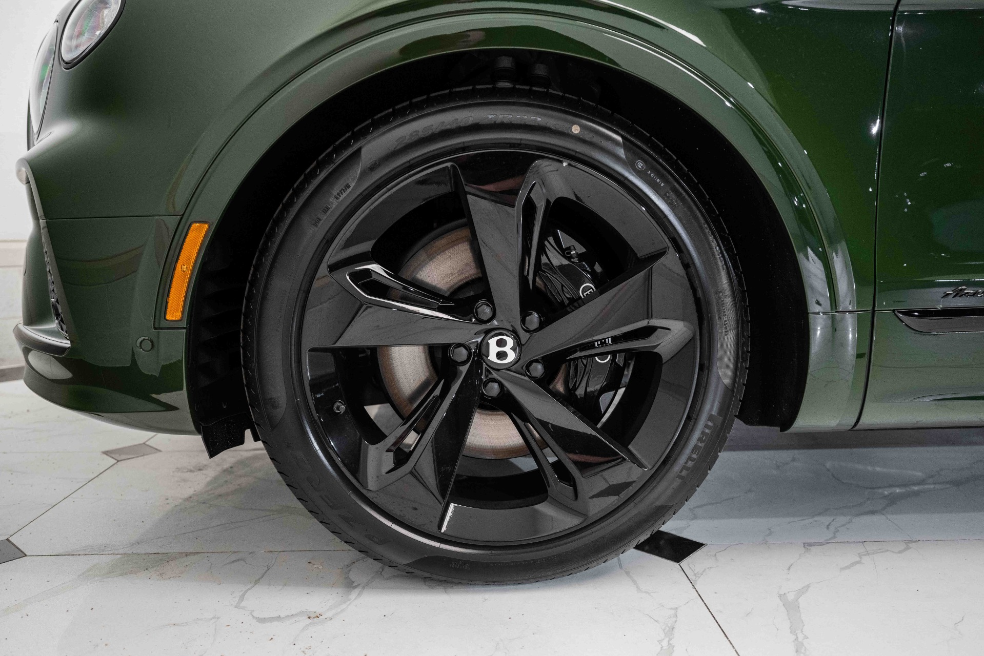 2024 Bentley Bentayga EWB Azure V8 photo 6