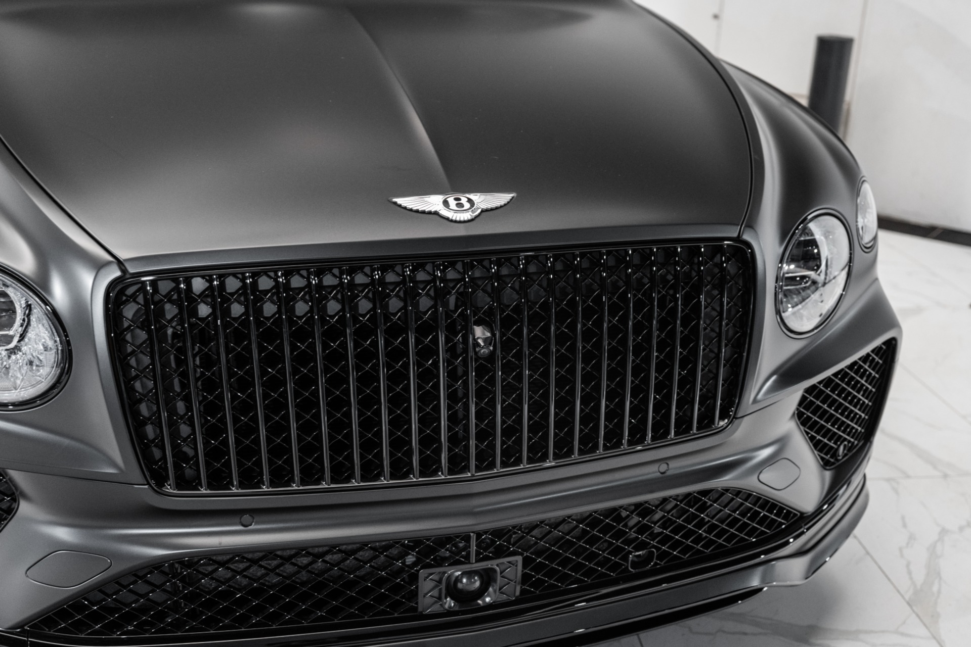 2024 Bentley Bentayga Azure V8 photo 11