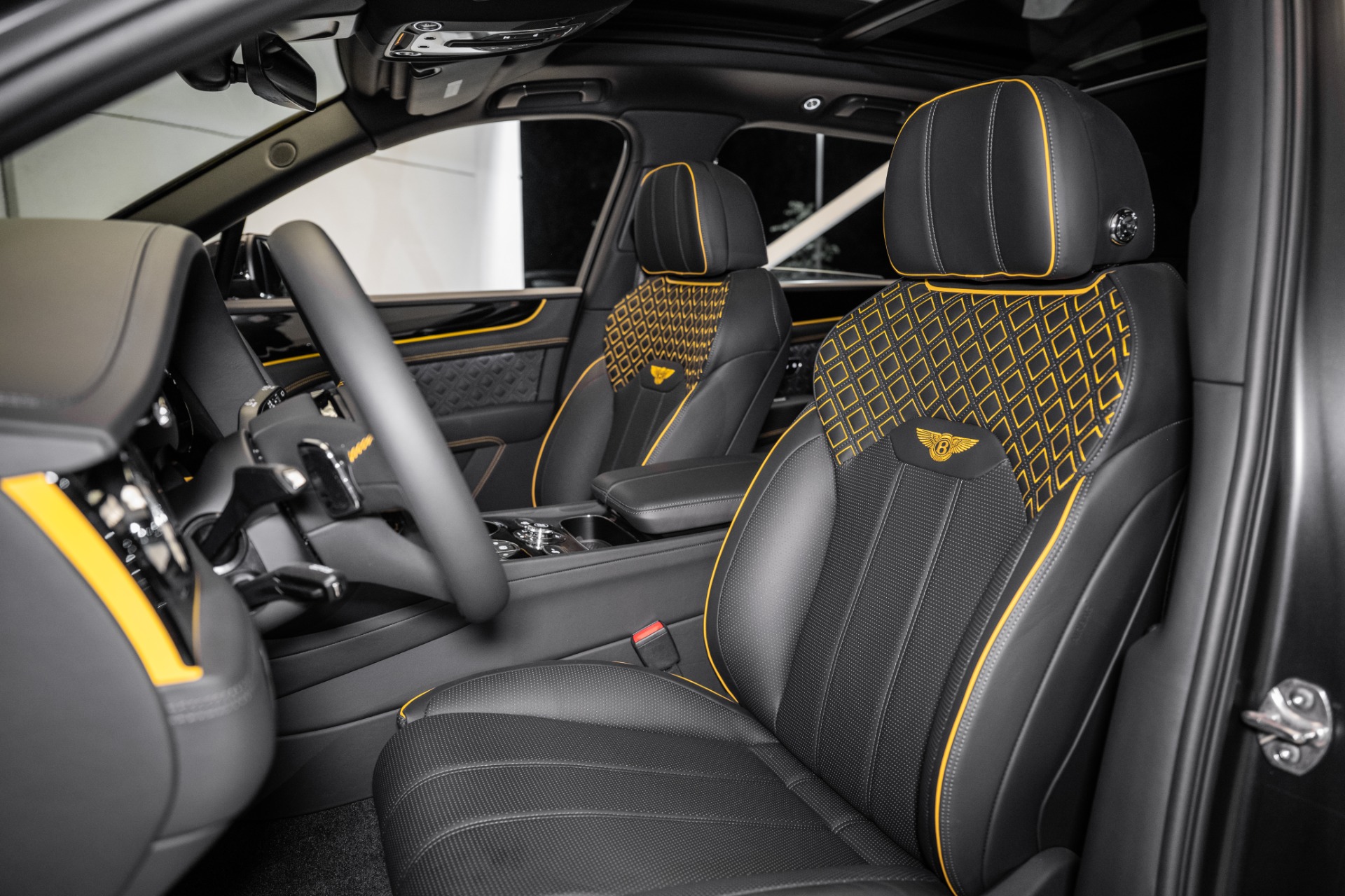2024 Bentley Bentayga Azure V8 photo 18