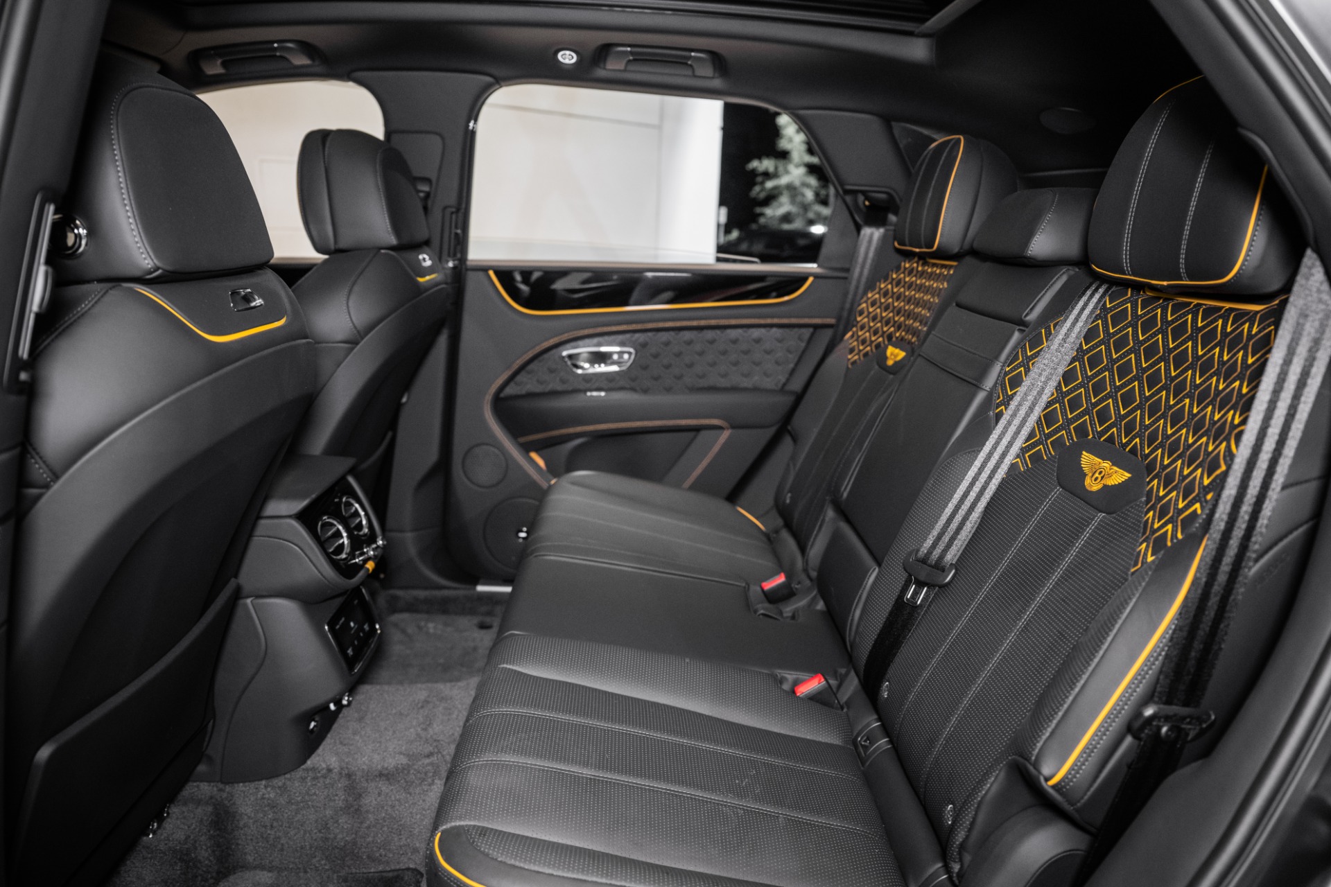 2024 Bentley Bentayga Azure V8 photo 19
