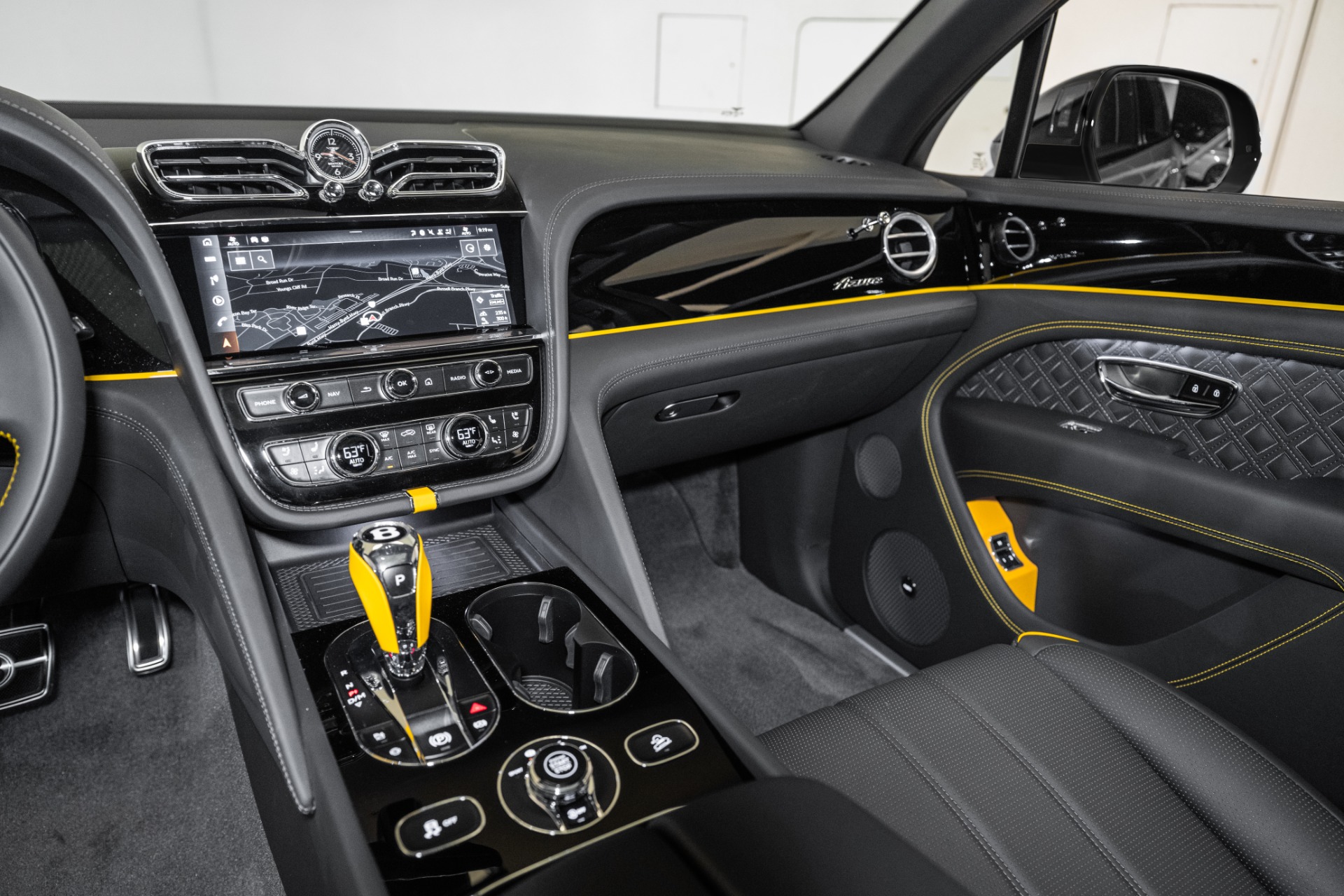 2024 Bentley Bentayga Azure V8 photo 25