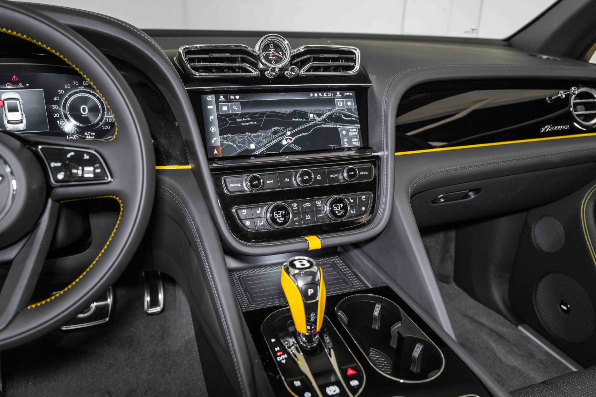 2024 Bentley Bentayga Azure V8 photo 27