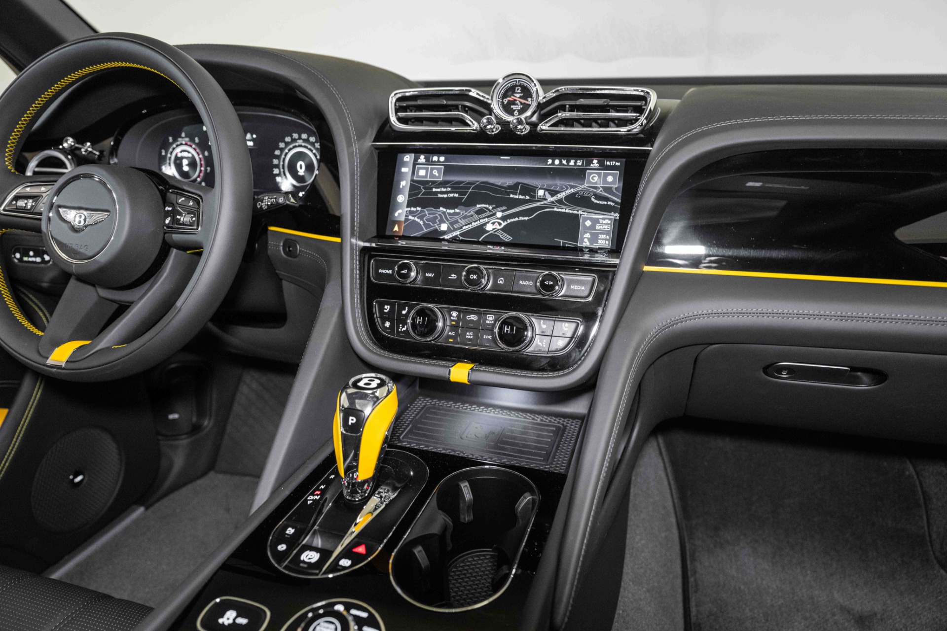 2024 Bentley Bentayga Azure V8 photo 28