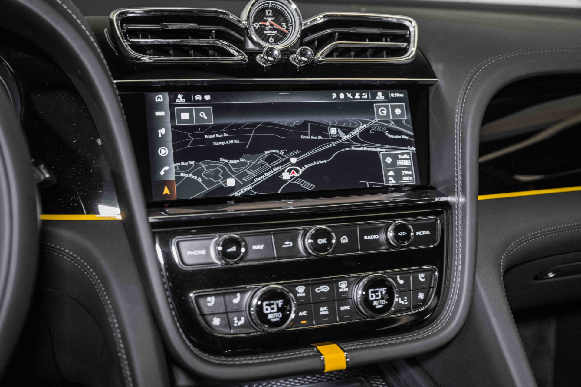 2024 Bentley Bentayga Azure V8 photo 29