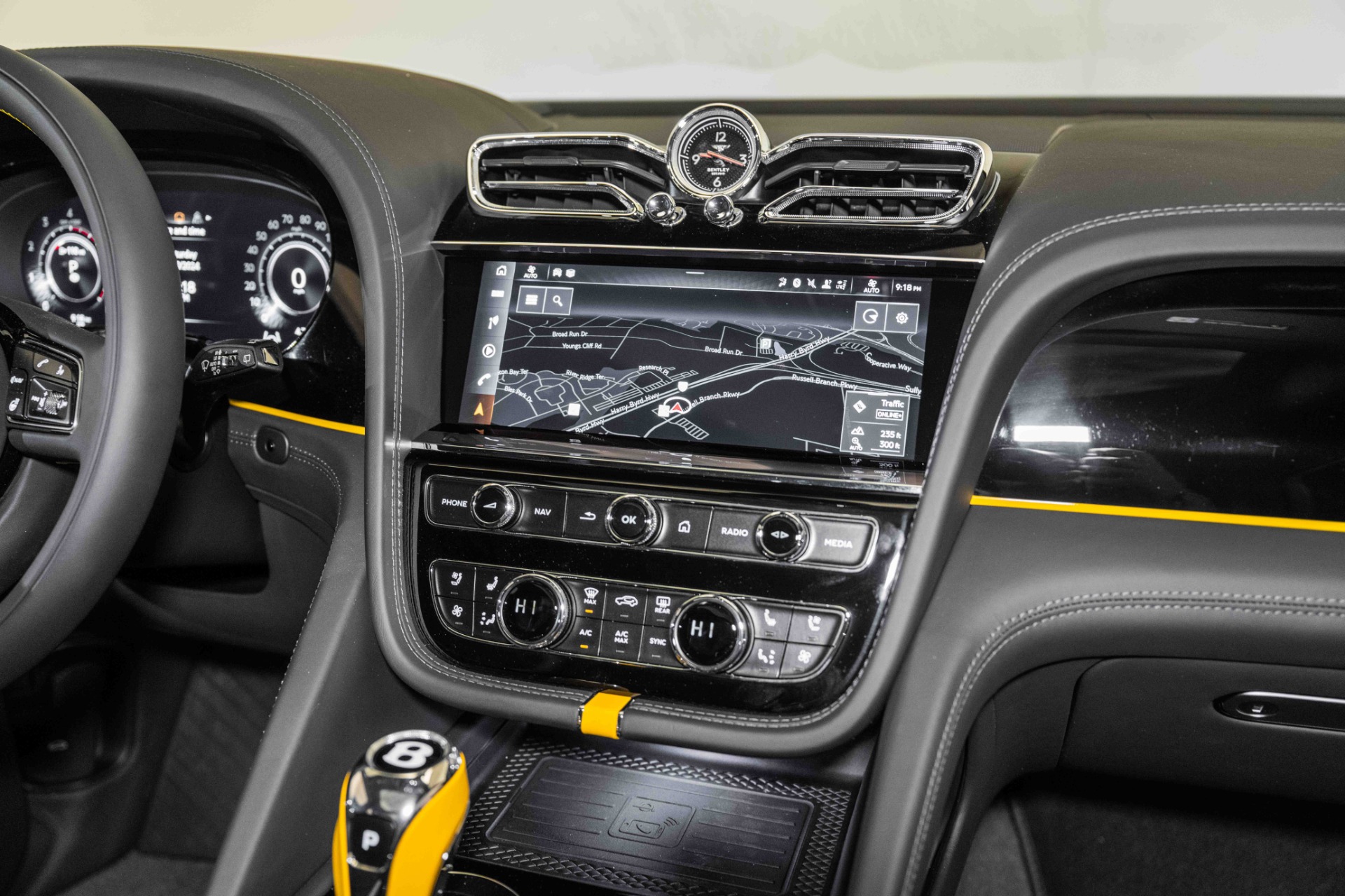 2024 Bentley Bentayga Azure V8 photo 30