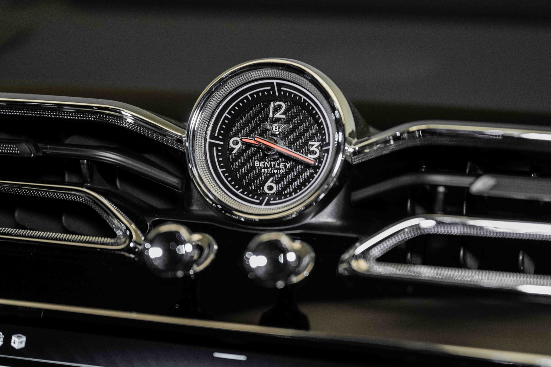 2024 Bentley Bentayga Azure V8 photo 31