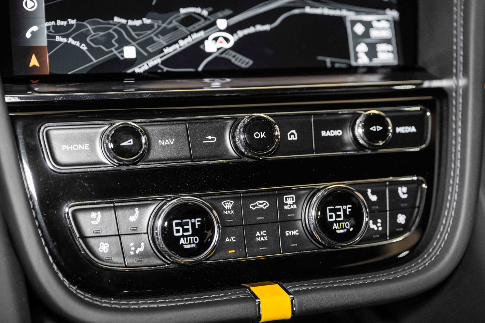 2024 Bentley Bentayga Azure V8 photo 35