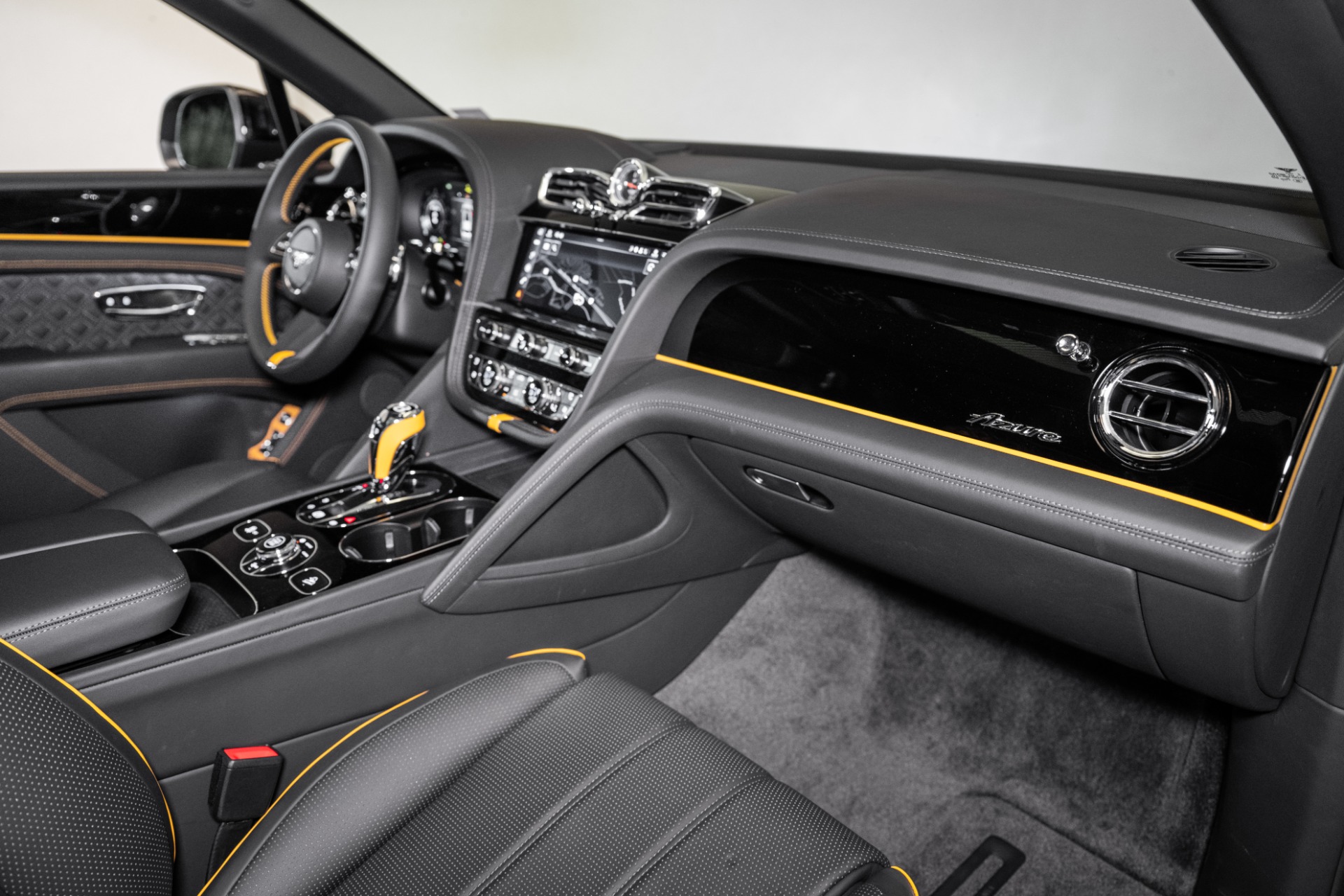 2024 Bentley Bentayga Azure V8 photo 4