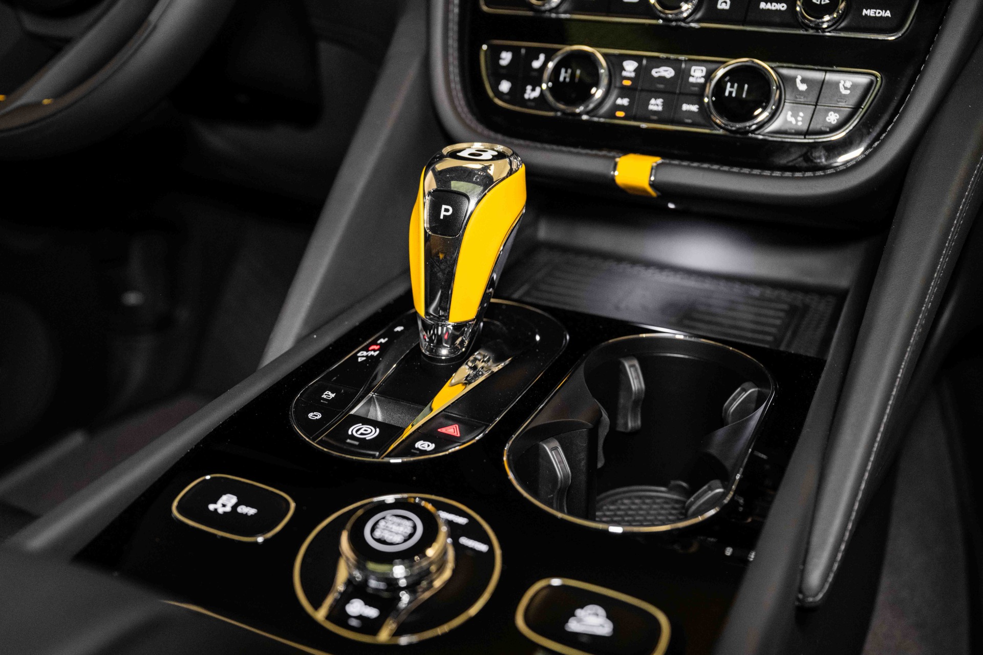 2024 Bentley Bentayga Azure V8 photo 39
