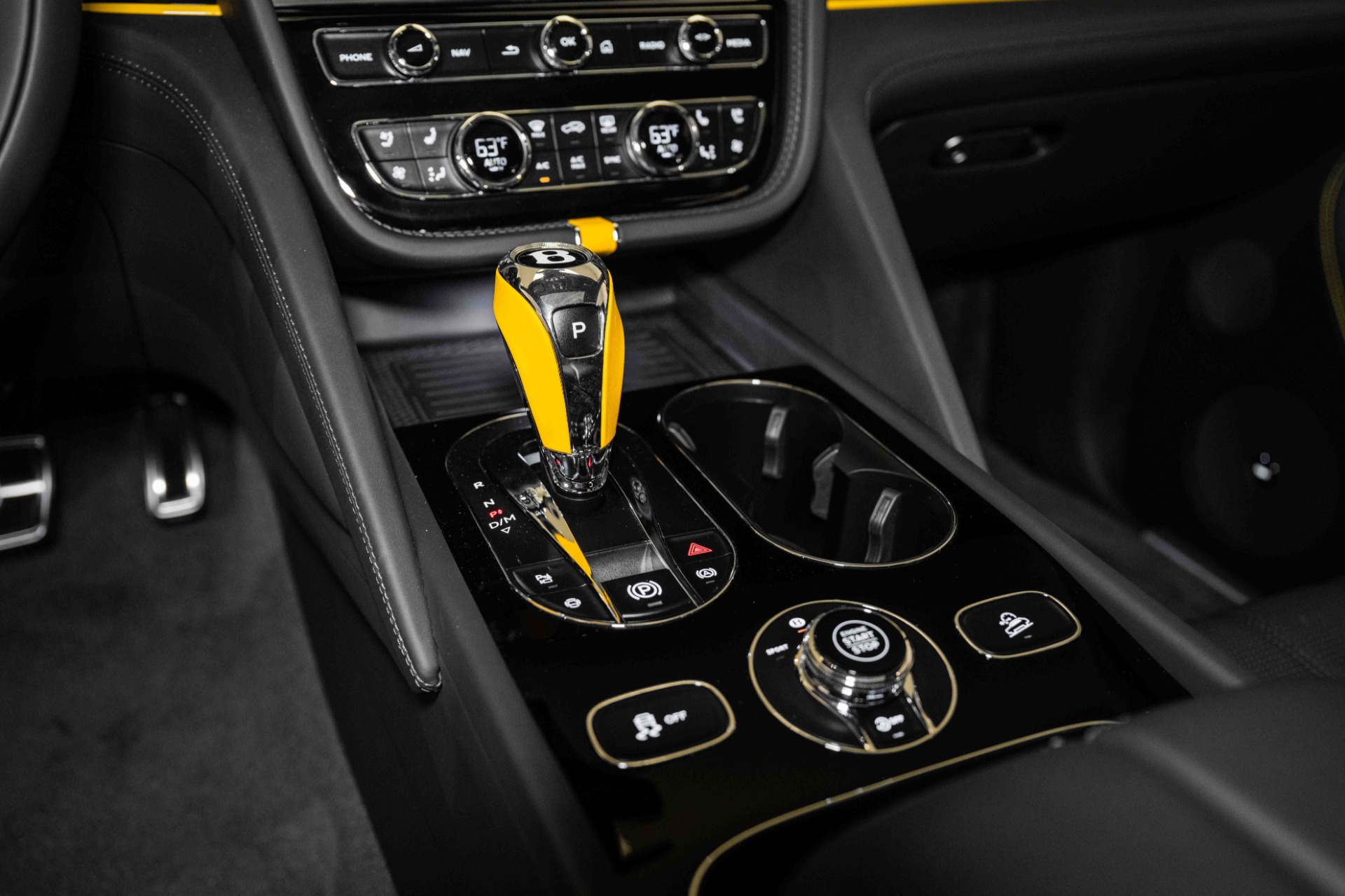 2024 Bentley Bentayga Azure V8 photo 40