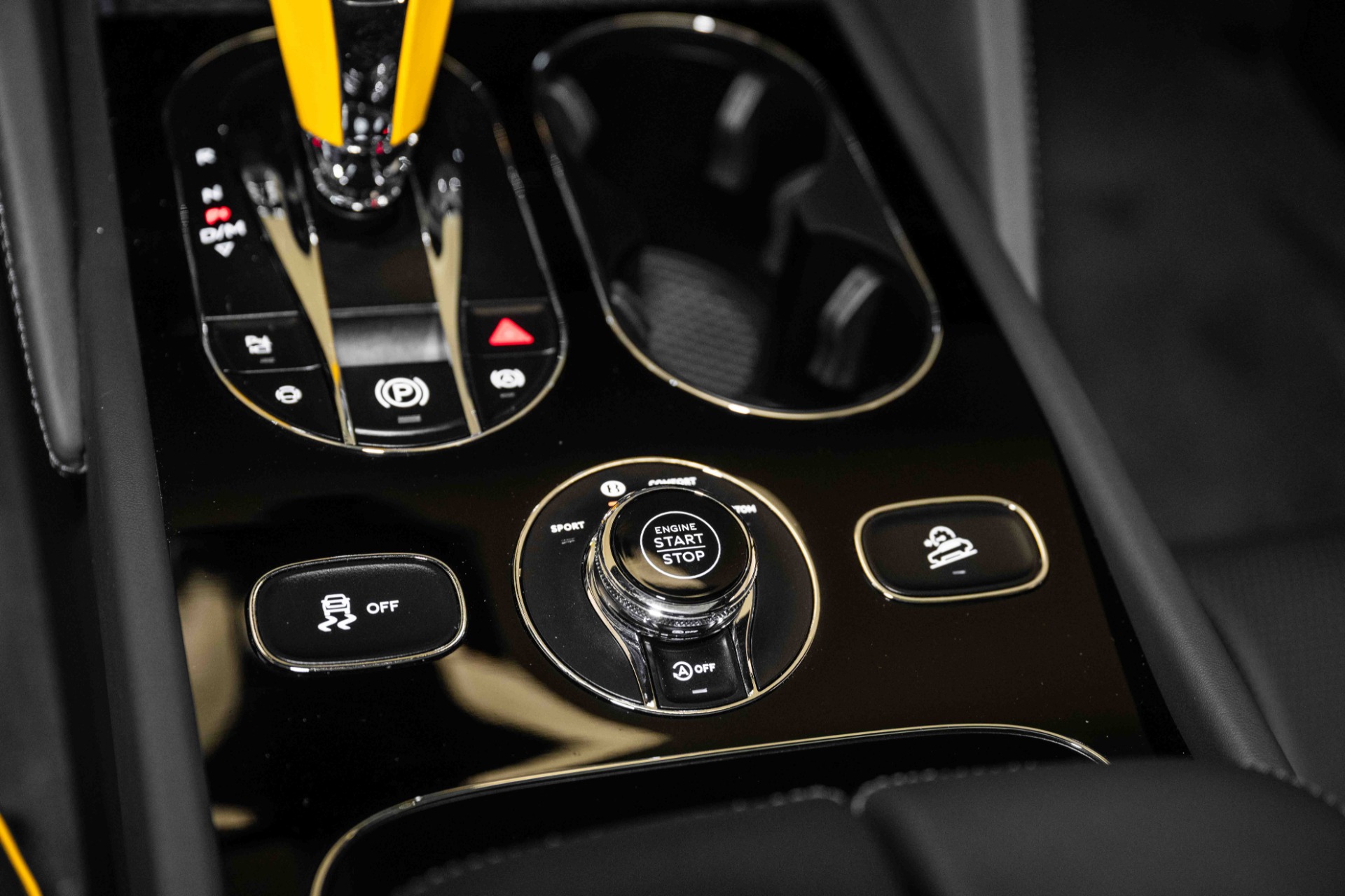 2024 Bentley Bentayga Azure V8 photo 42