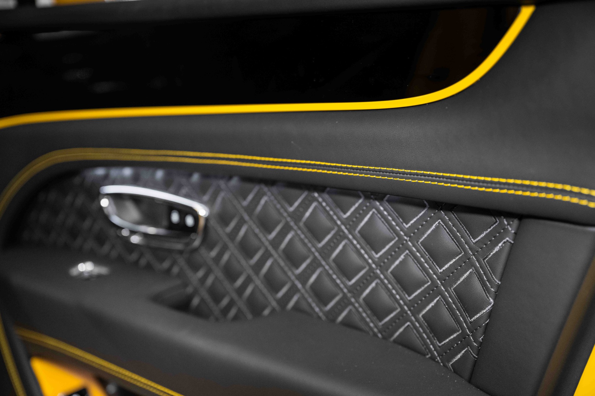 2024 Bentley Bentayga Azure V8 photo 44