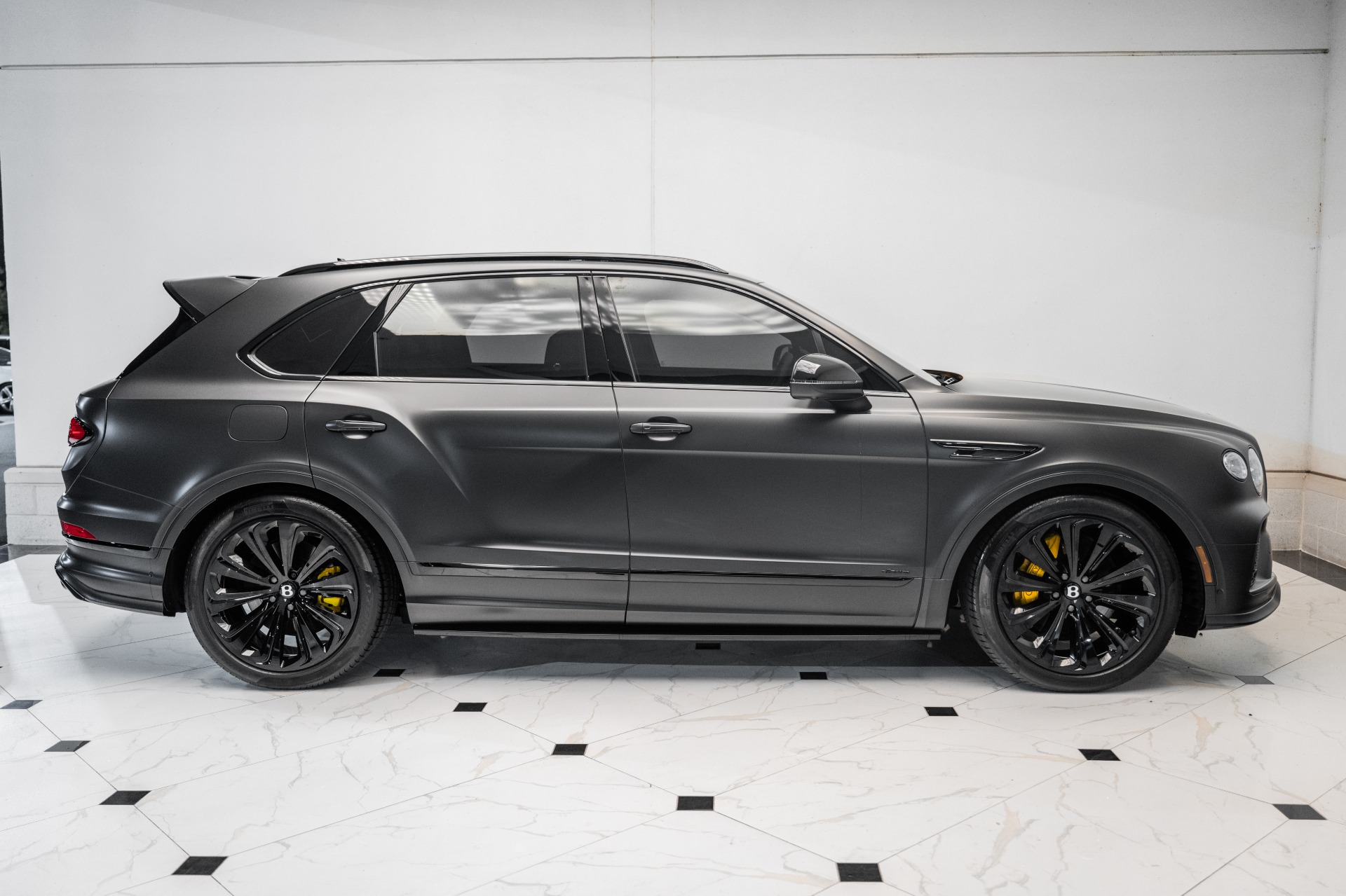 2024 Bentley Bentayga Azure V8 photo 5