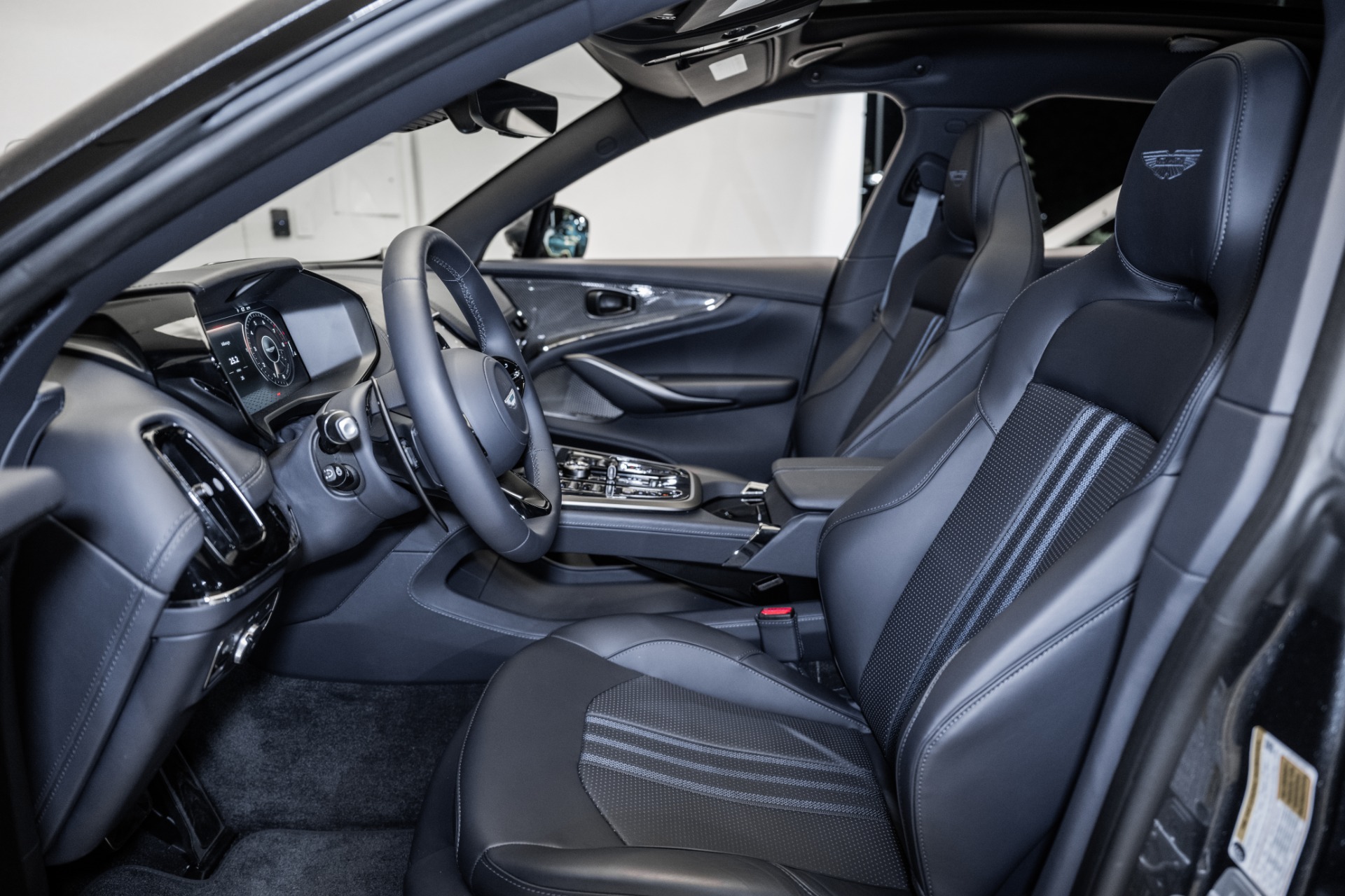 2025 Aston Martin DBX 707 - Photo 13