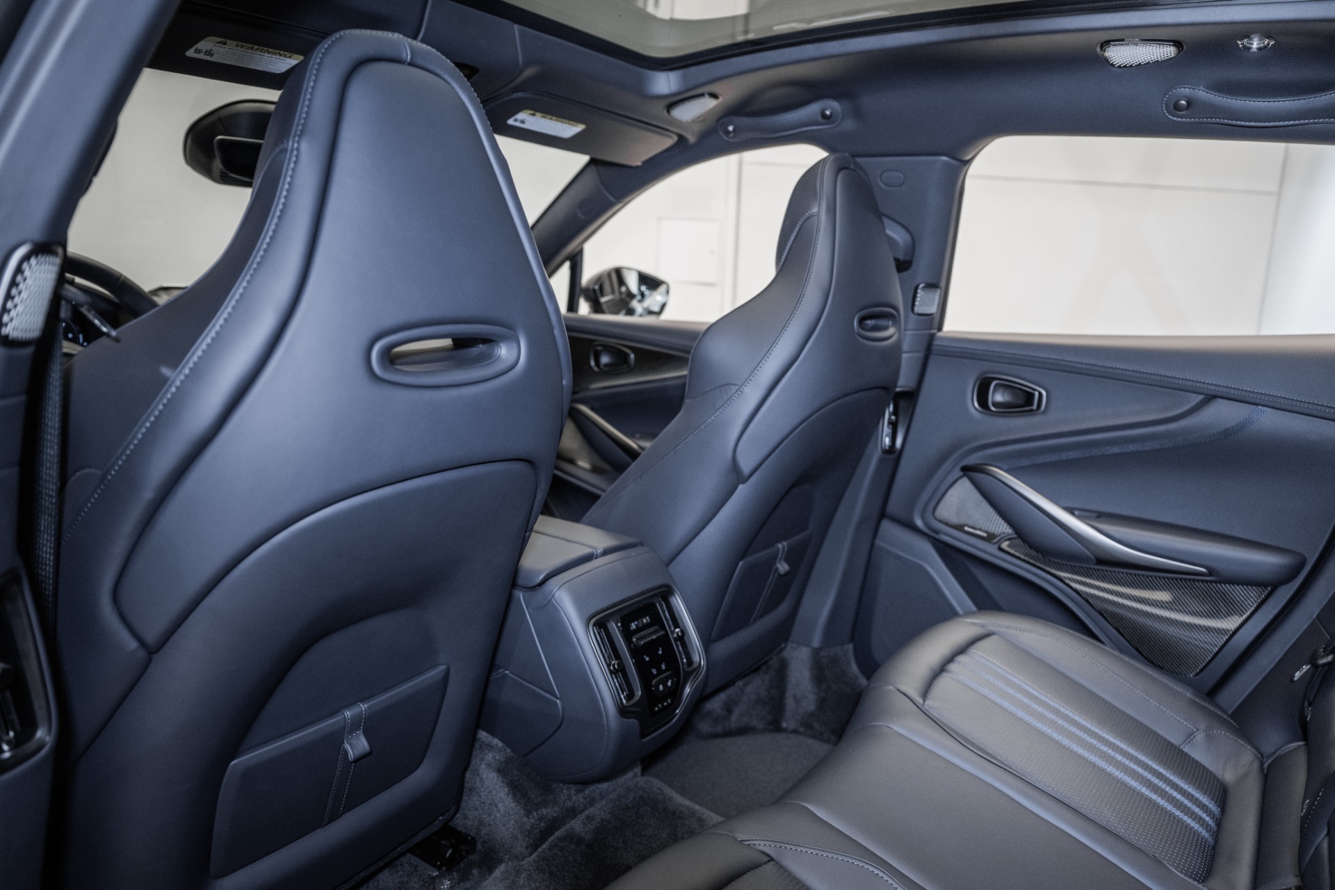 2025 Aston Martin DBX 707 - Photo 15