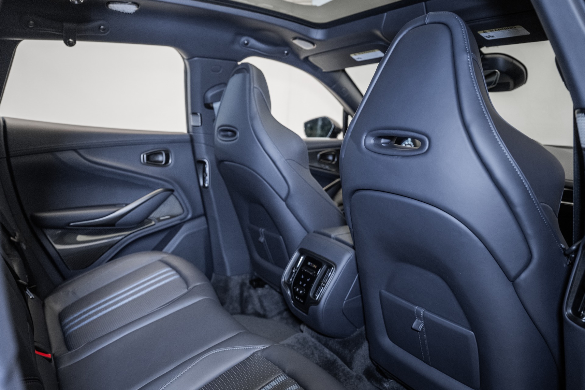 2025 Aston Martin DBX 707 - Photo 18