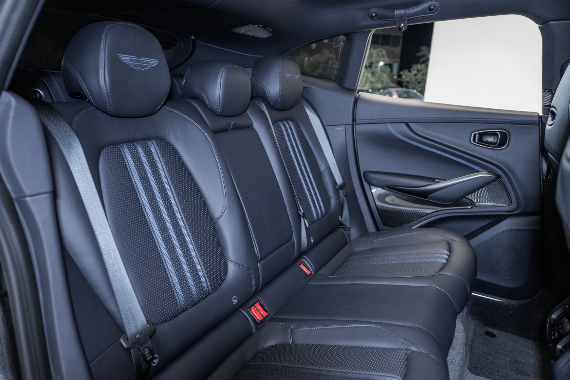 2025 Aston Martin DBX 707 - Photo 19