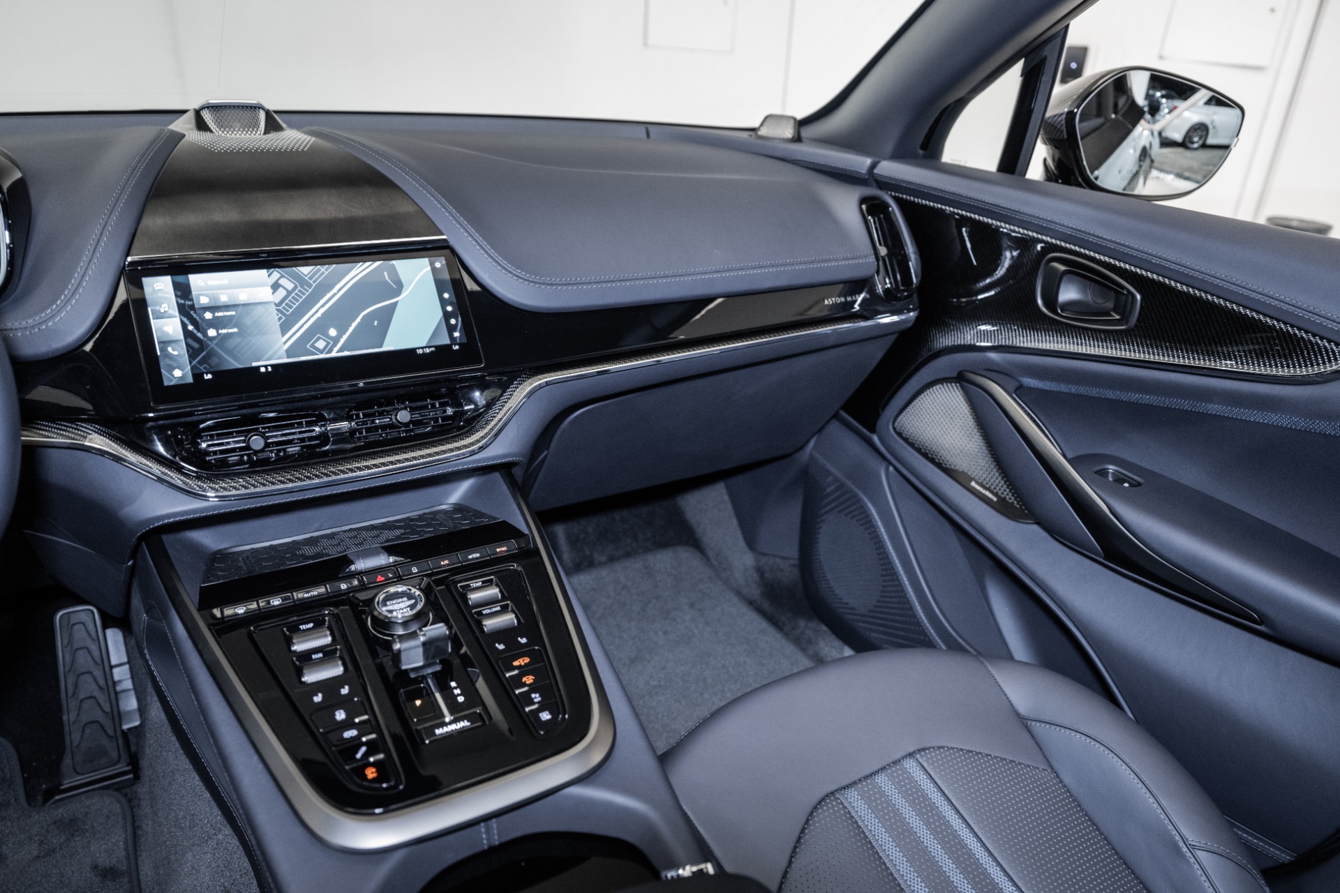 2025 Aston Martin DBX 707 - Photo 24